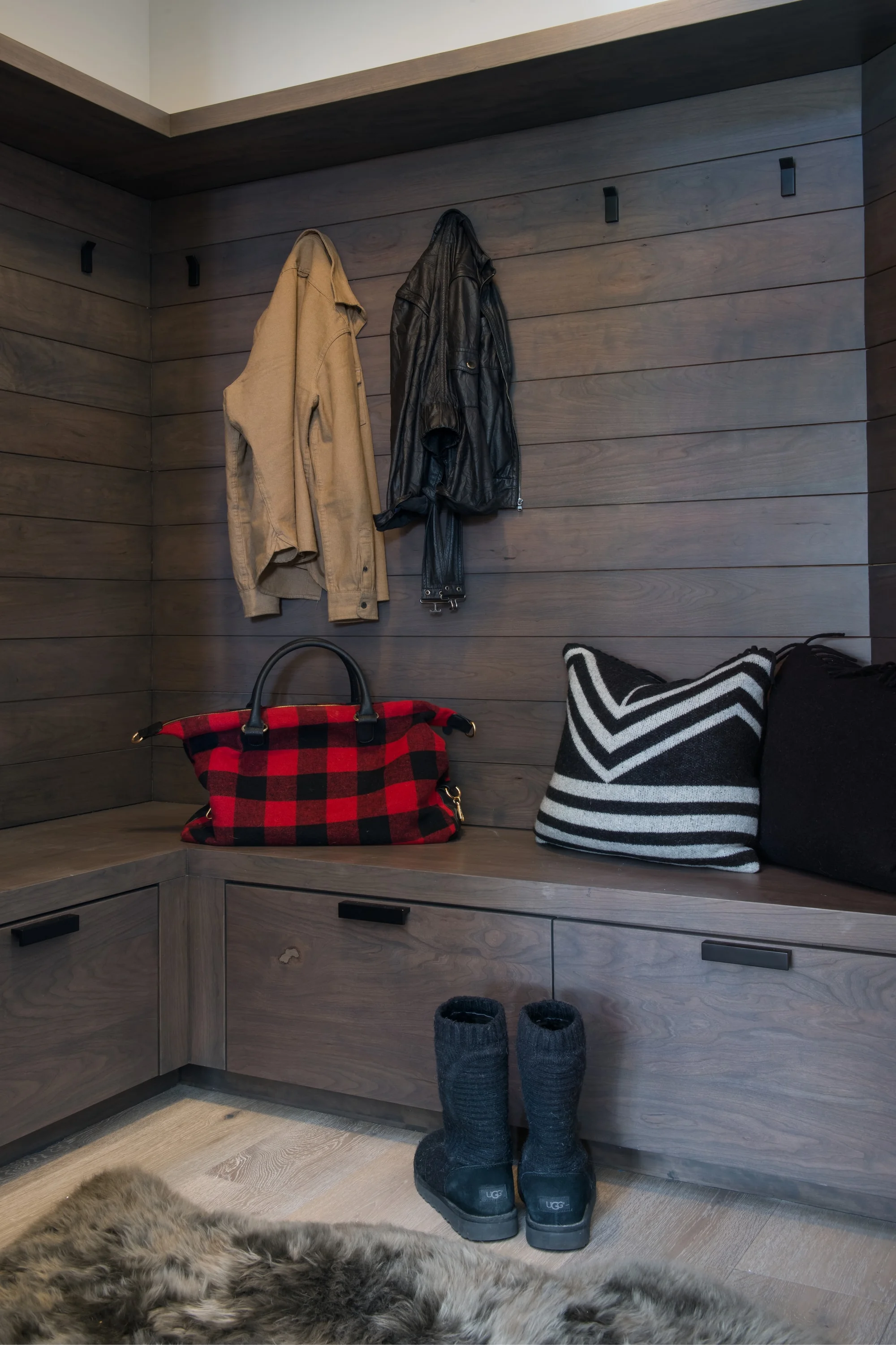 Spacious cabinet with vintage look wall