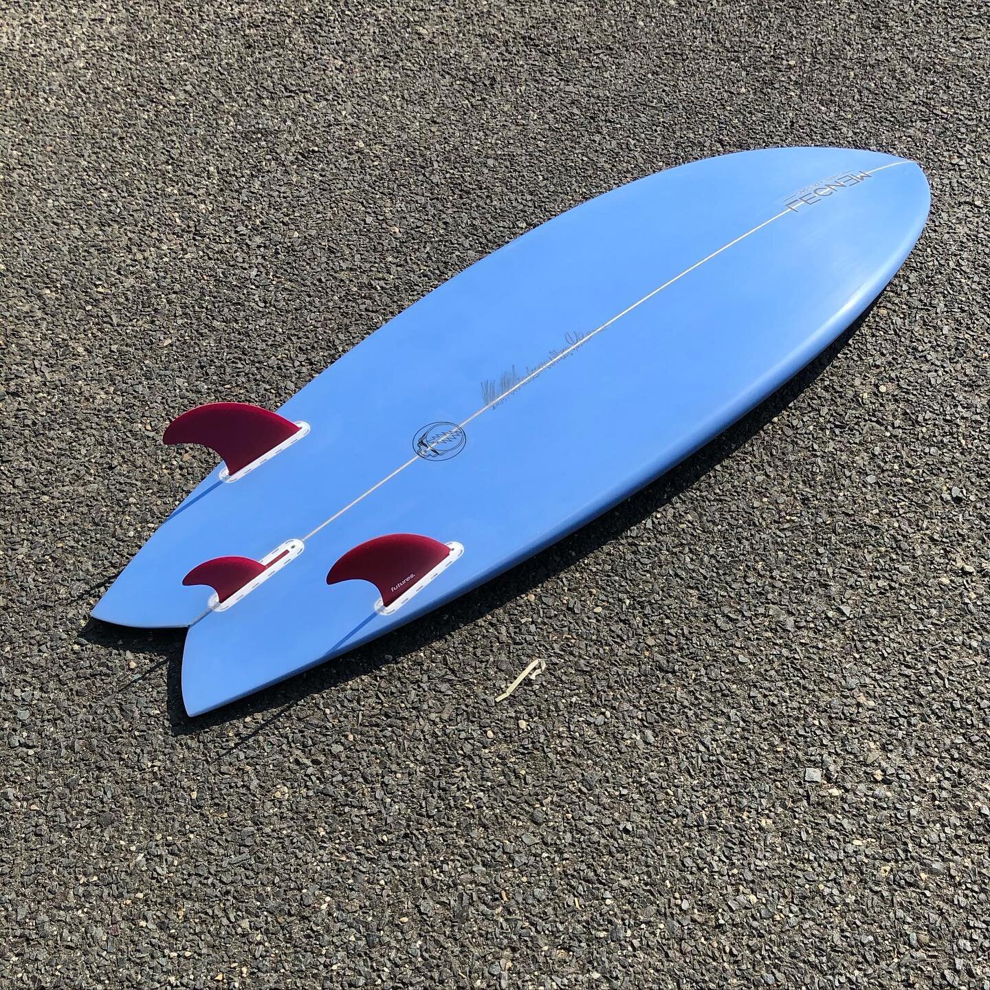 5&rsquo;4&rdquo; PTF (Twinster) for @geojmyers and rib-cage-high zippers, plus everything in between. The OG T1s by @futuresfins makes this a no brainer package. Get um 💪#mencelsurfboards