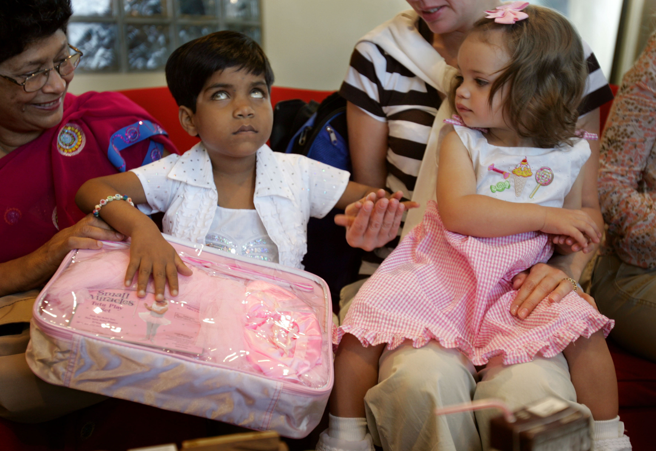  One-year-old Lexi Quillin, reacts shyly to an inquisitive Kajal,  during a party held for Kajal at the Wang Institute Friday, March 30 2007 in Nashville, Tenn. 