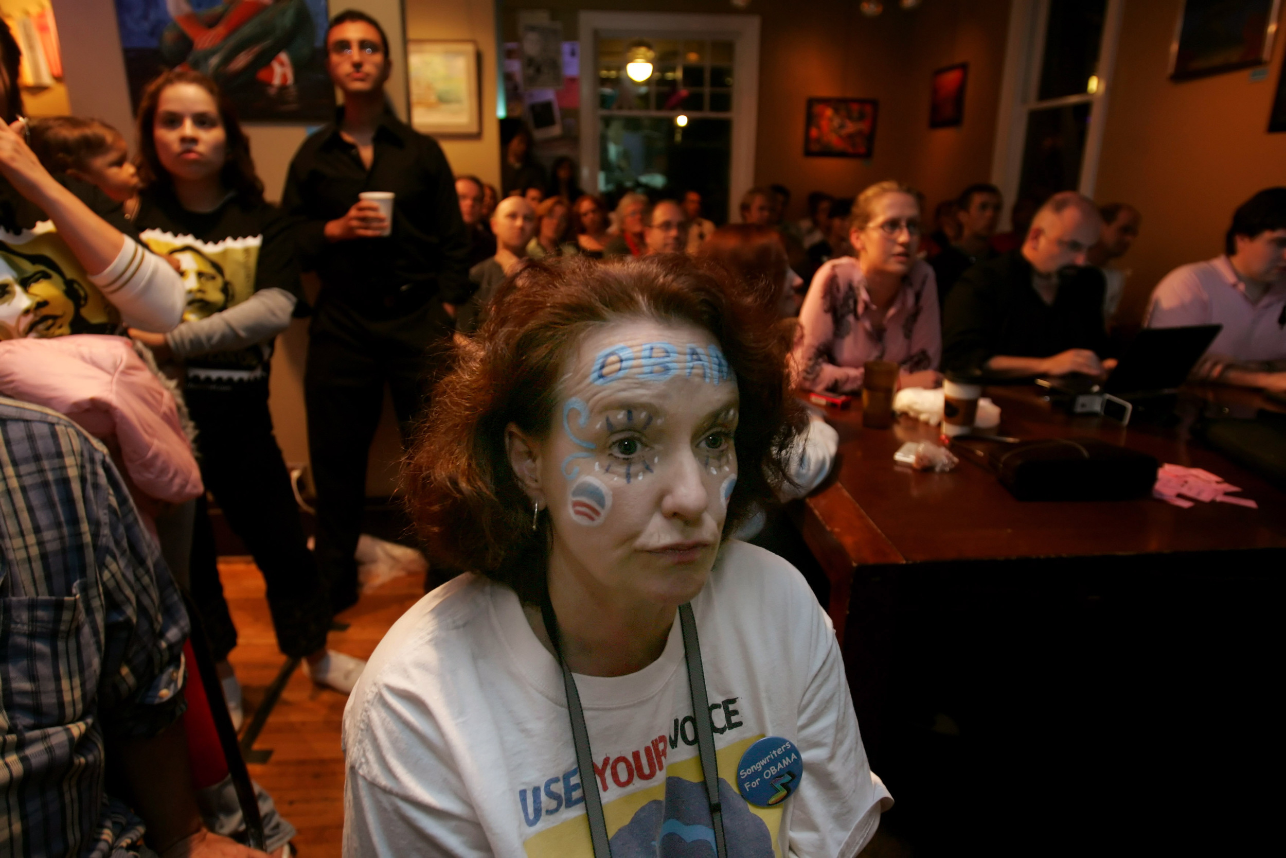  Holly Butler watches the beginning of the town hall debate at Belmont University on TV at nearby Bongo Java coffee shop. 