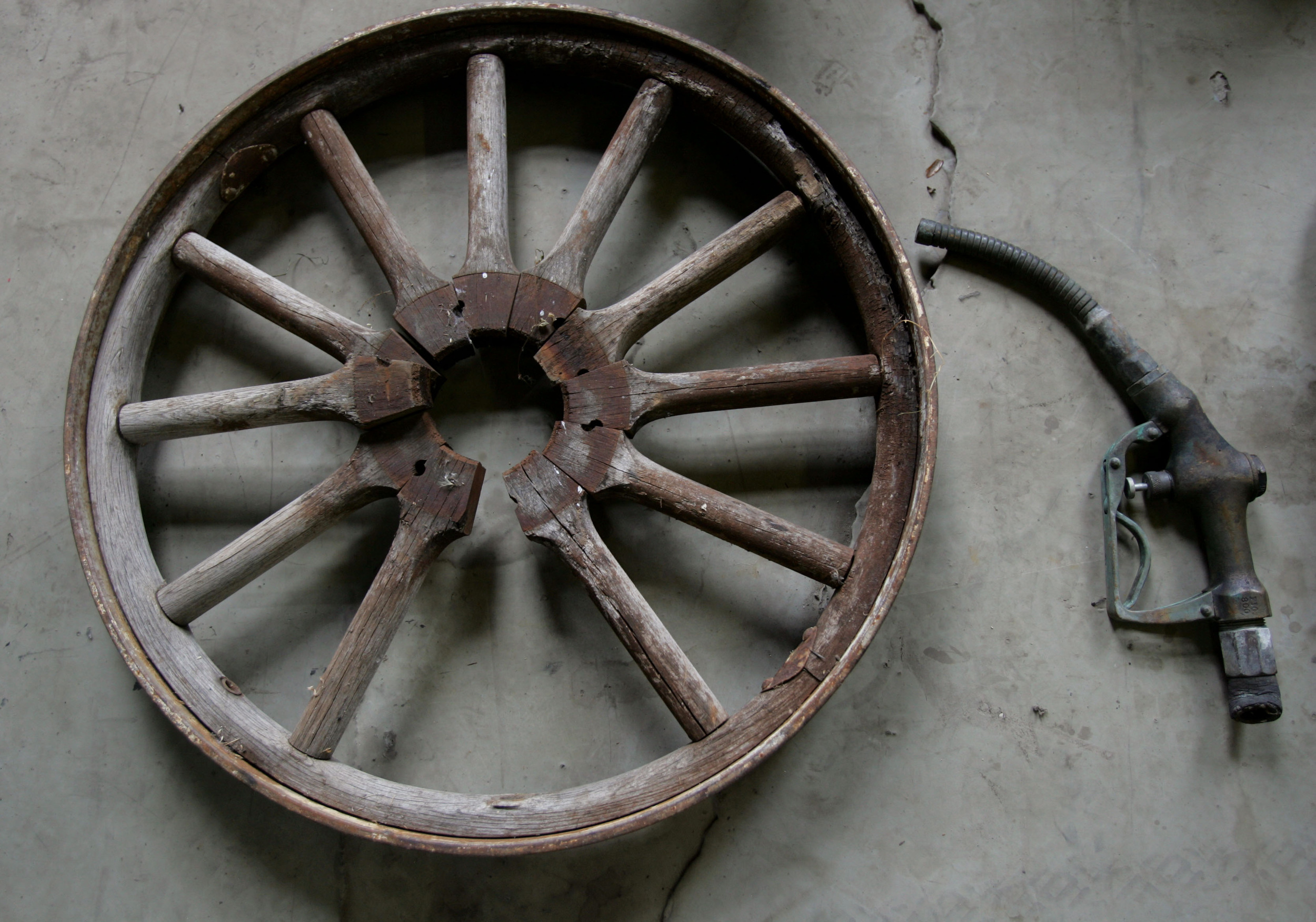  Parts found in a Roseburg, Oregon barn with a 1909/10 Marathon automobile. The short-lived Marathon Motor Works in Nashville, Tenn. was the only known early automaker in the South.    