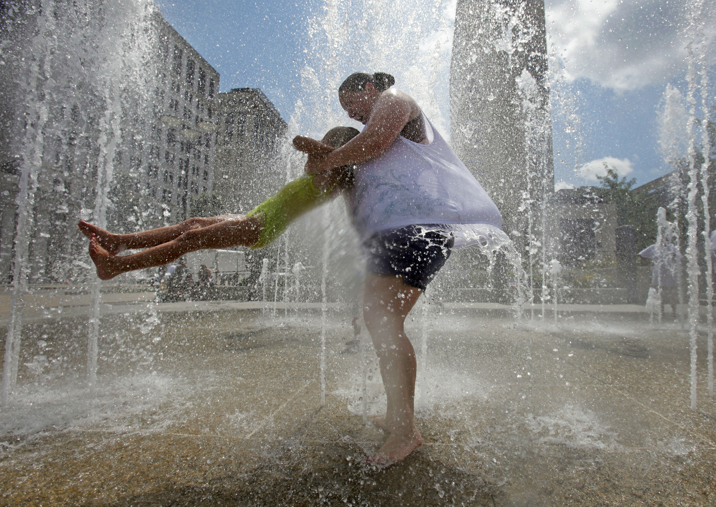  Kimberly Beard plays with Ava Covell, 5, at the fountains in Public Square Monday, July 19, 2010 in Nashville, Tenn.  