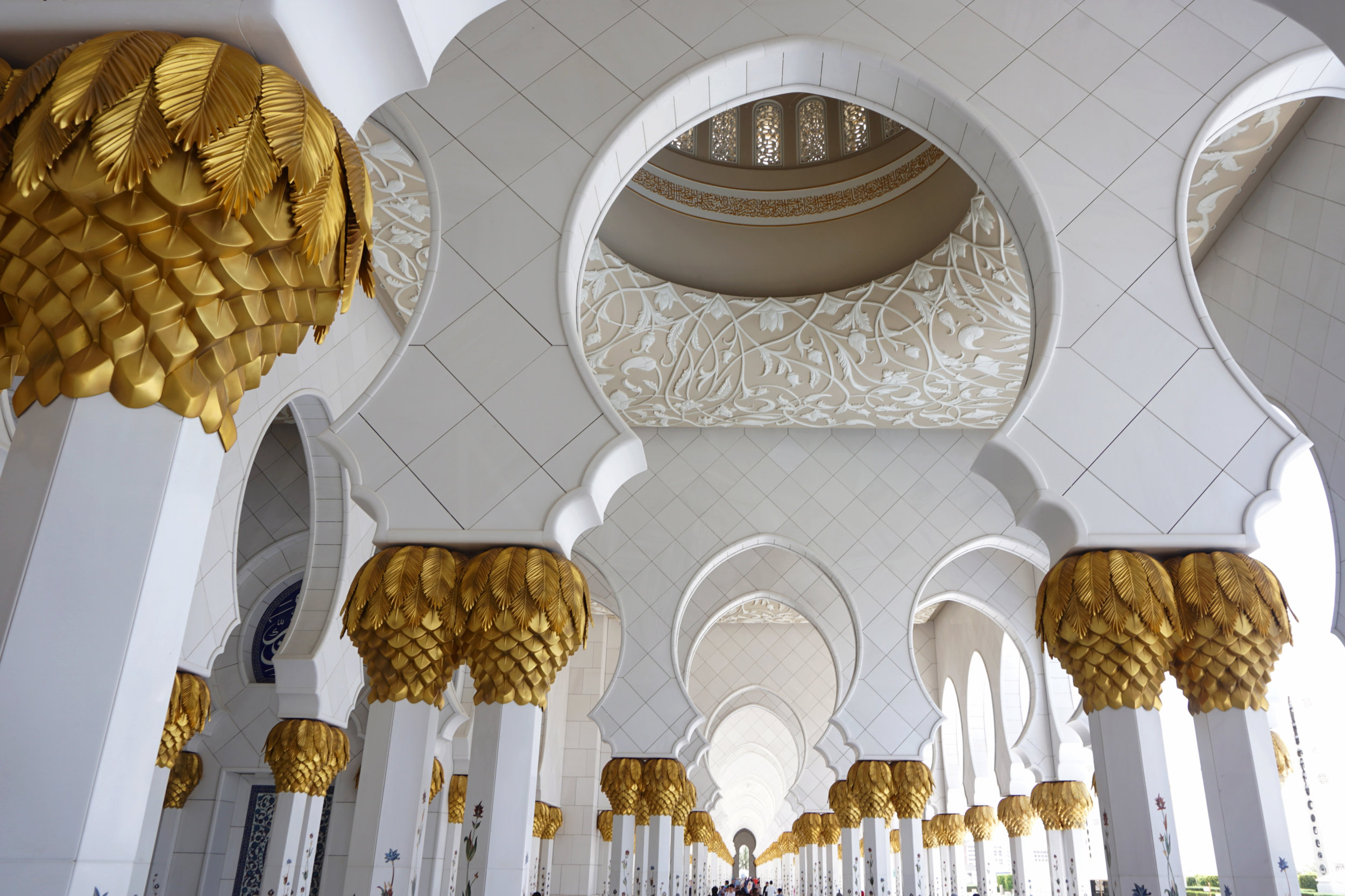 UAE_Abu Dhabi_Sheikh Zayed Mosque_corridor.jpg