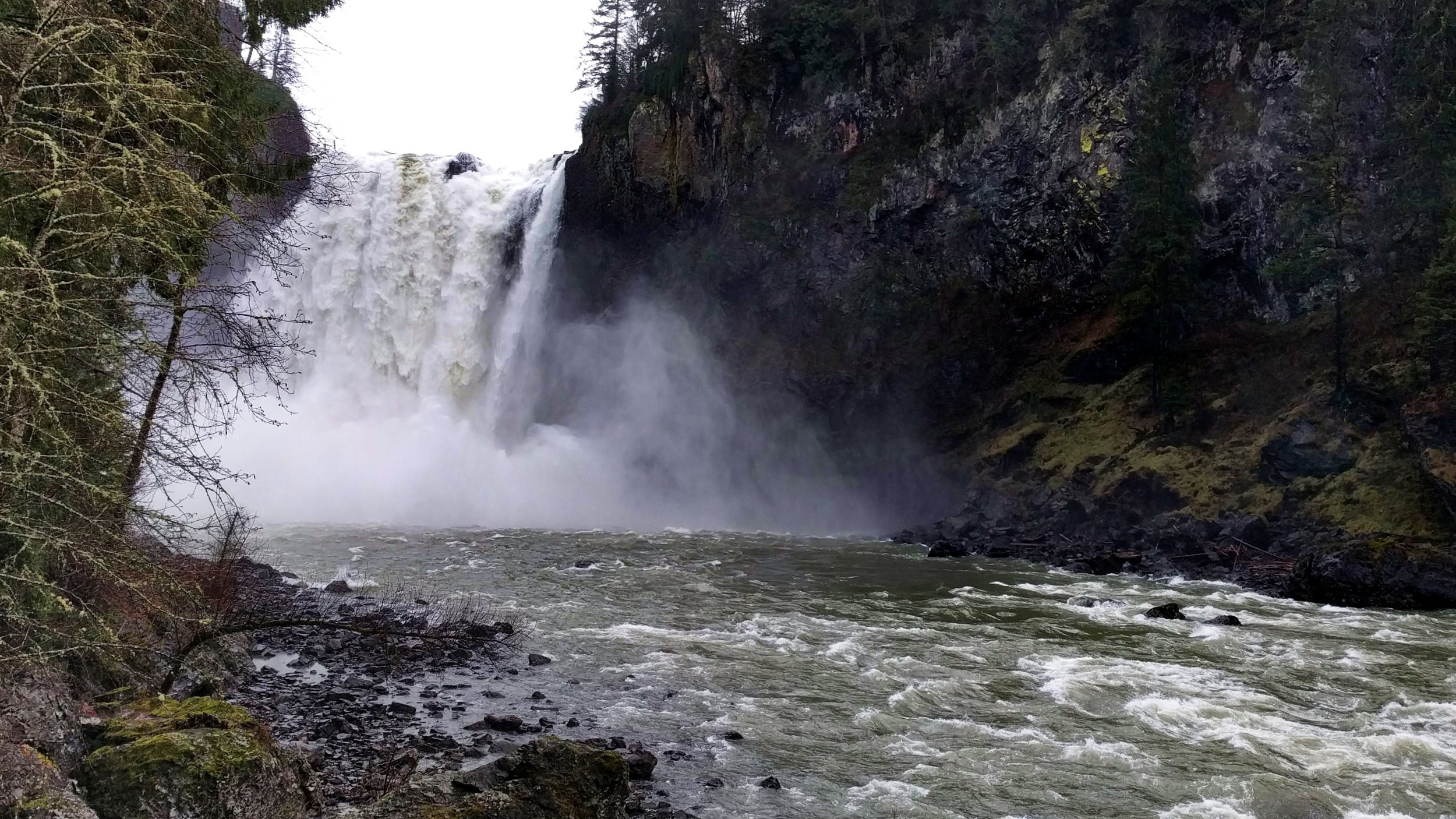 Snoqualmie Falls waterfall from the lower deck