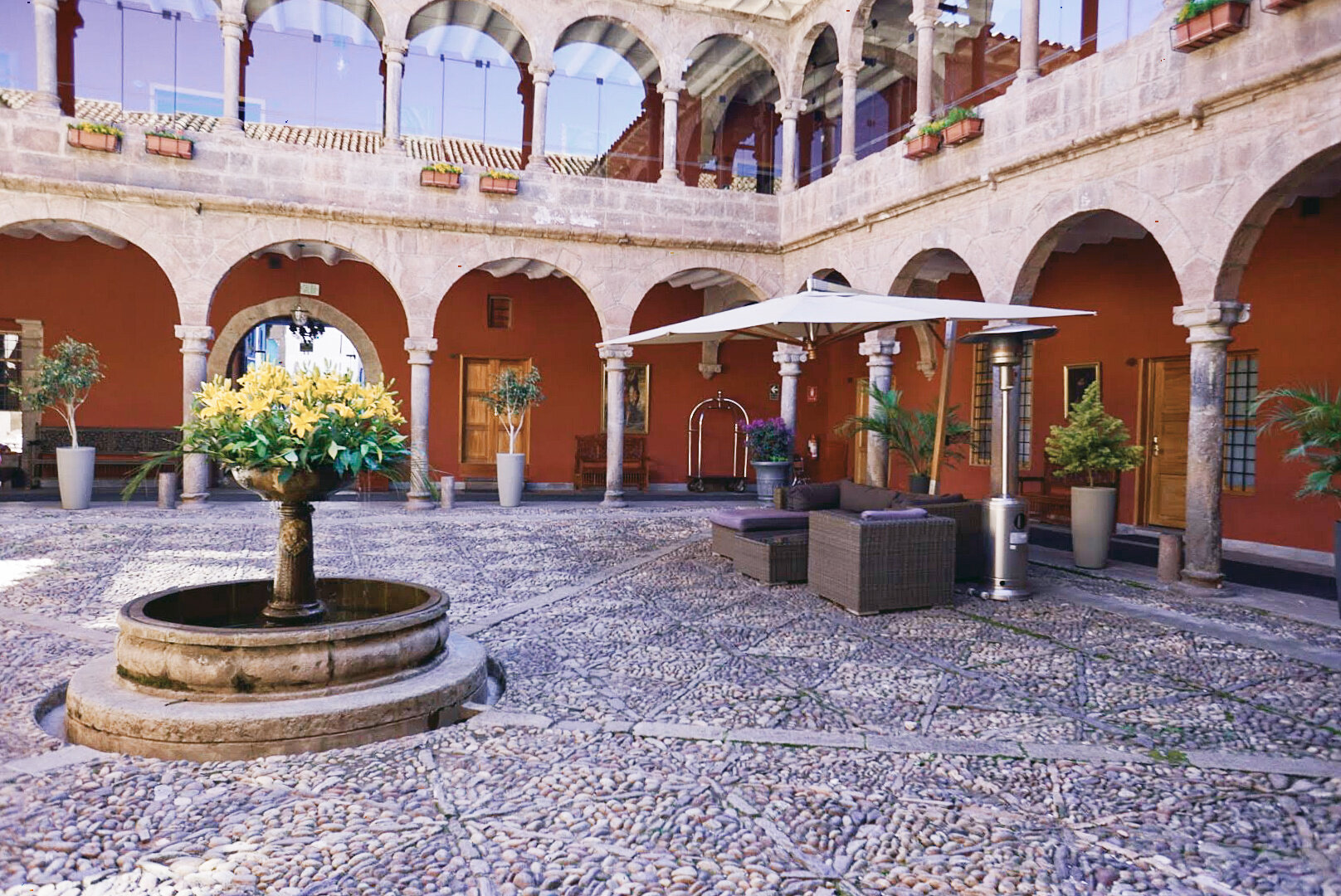 Ramada Costa Del Sol Cusco hotel courtyard