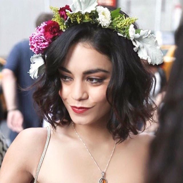 Happy Earth Day from the festival queen herself 🌏✨ #flowercrown #hairgoals