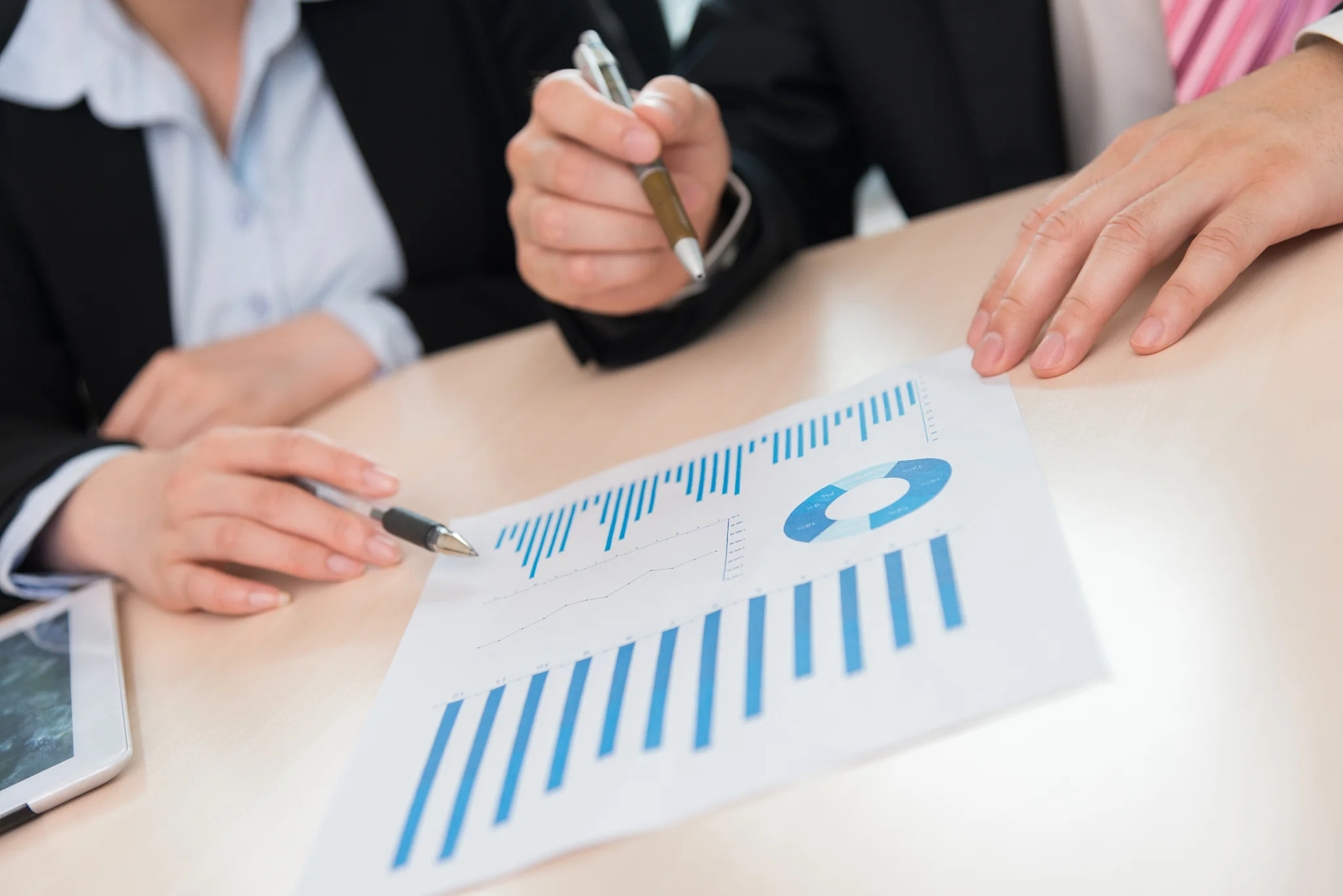 Customized Corporate Programs Based on enterprises’ actual needs, we could customize or launch study tour and training programs for international and domestic corporates.