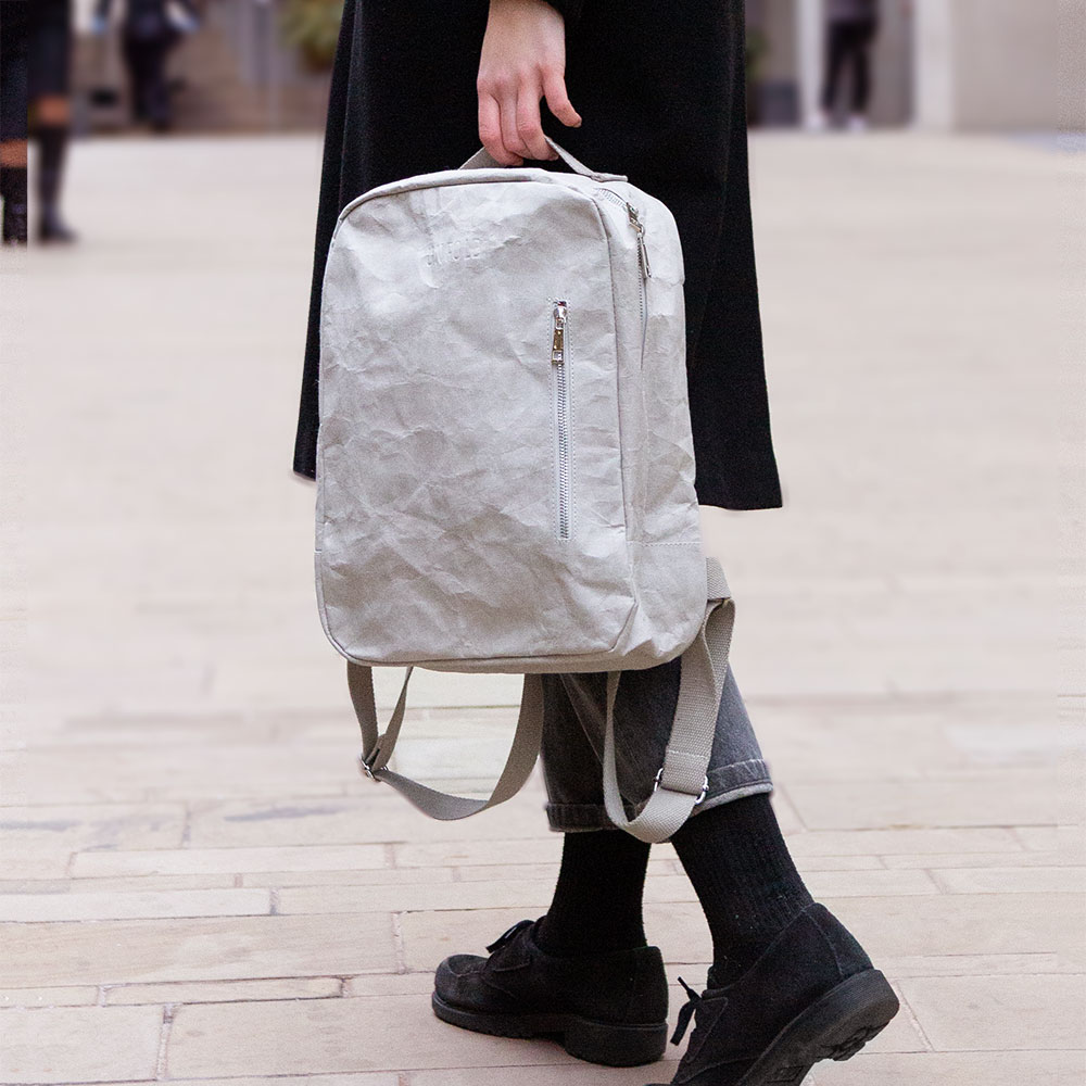 Square backpack – frosty grey — UNFOLD 