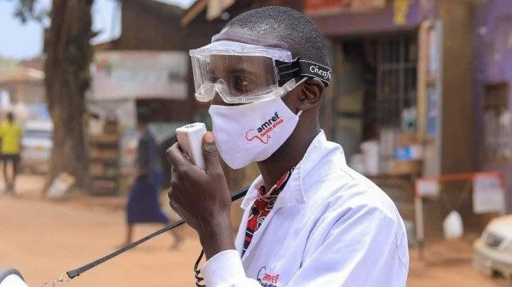 Amref Health Africa übernimmt eine führende Rolle bei der Bekämpfung der Ebola Ausbreitung in Uganda und Süd Sudan 