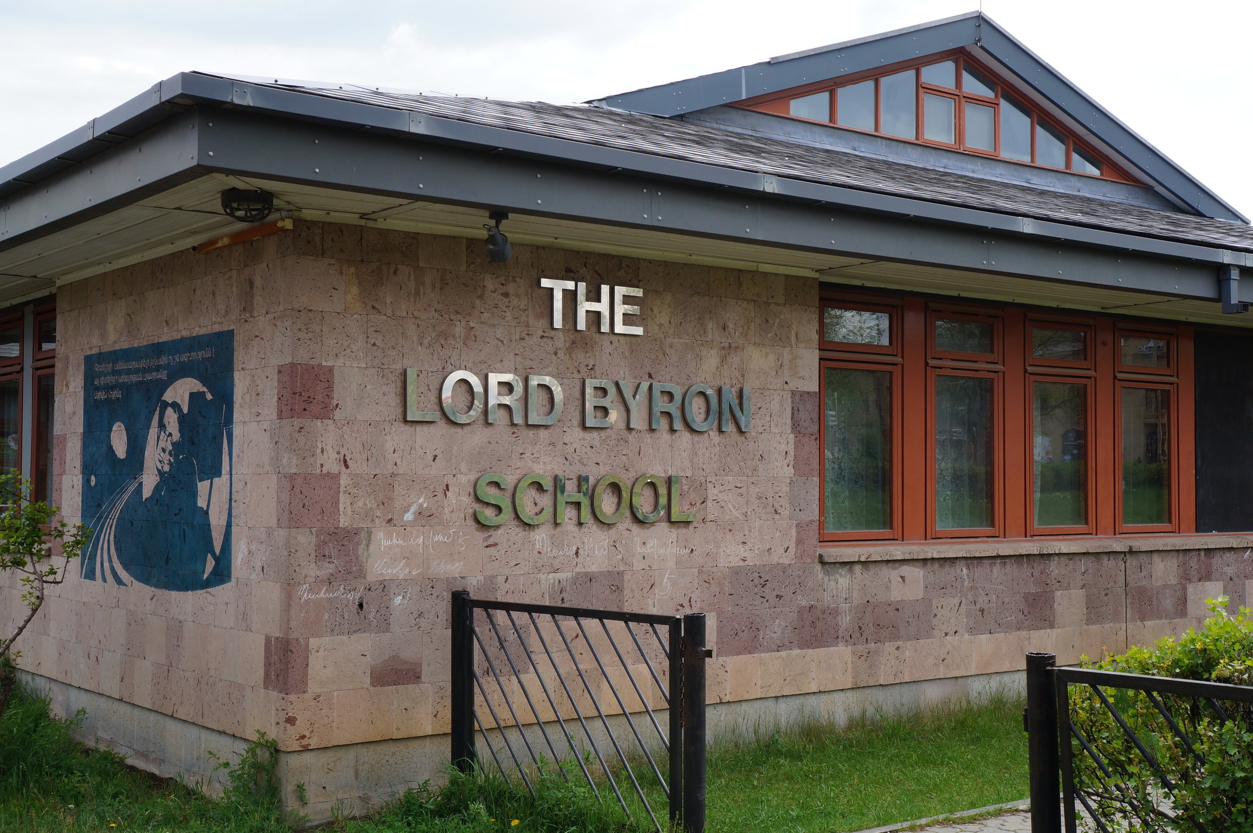The Lord Byron School was established with British funding and the support of British Armenians after the earthquake.  Margaret Thatcher opened the school during her visit to Gyumri in 1990.  
