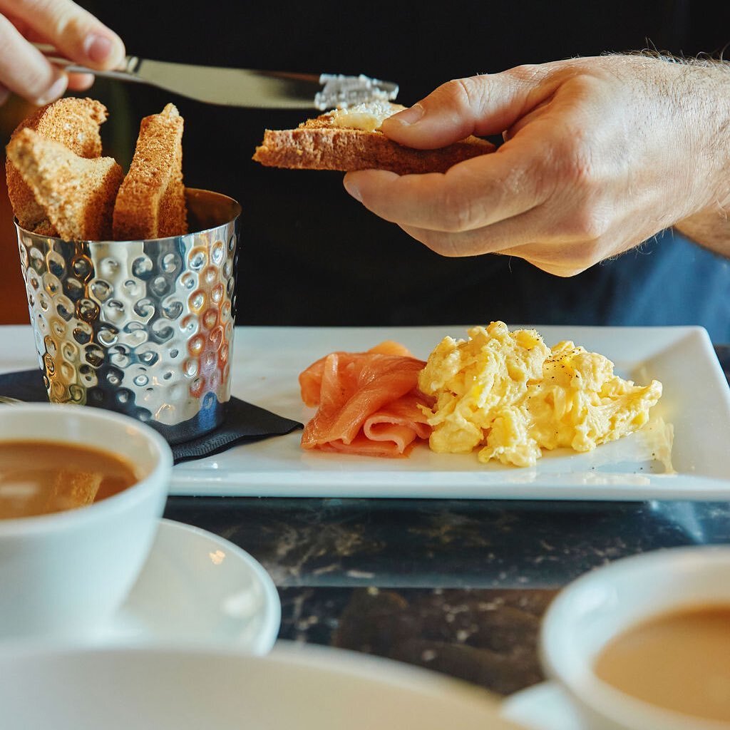 Good morning!

Smoked salmon &amp; scrambled egg&hellip; 😋

What&rsquo;s your breakfast of choice?

📷: @ladyemilytravels 
🍣🍳: @lodgechef_ness (no scrambled egg emoji available 🤷&zwj;♀️)