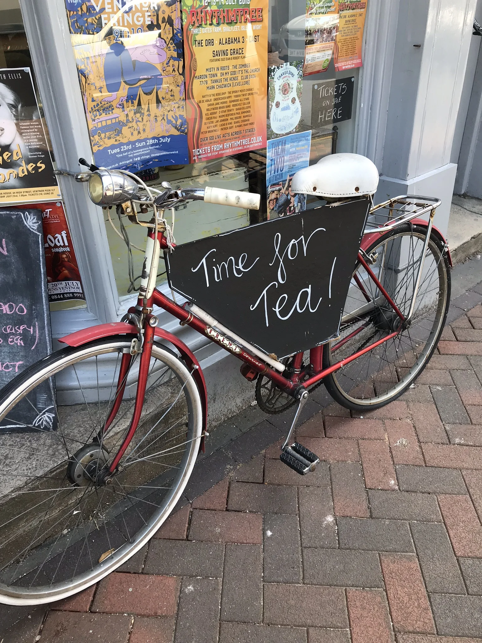 Be an encourager, the world has enough critics already