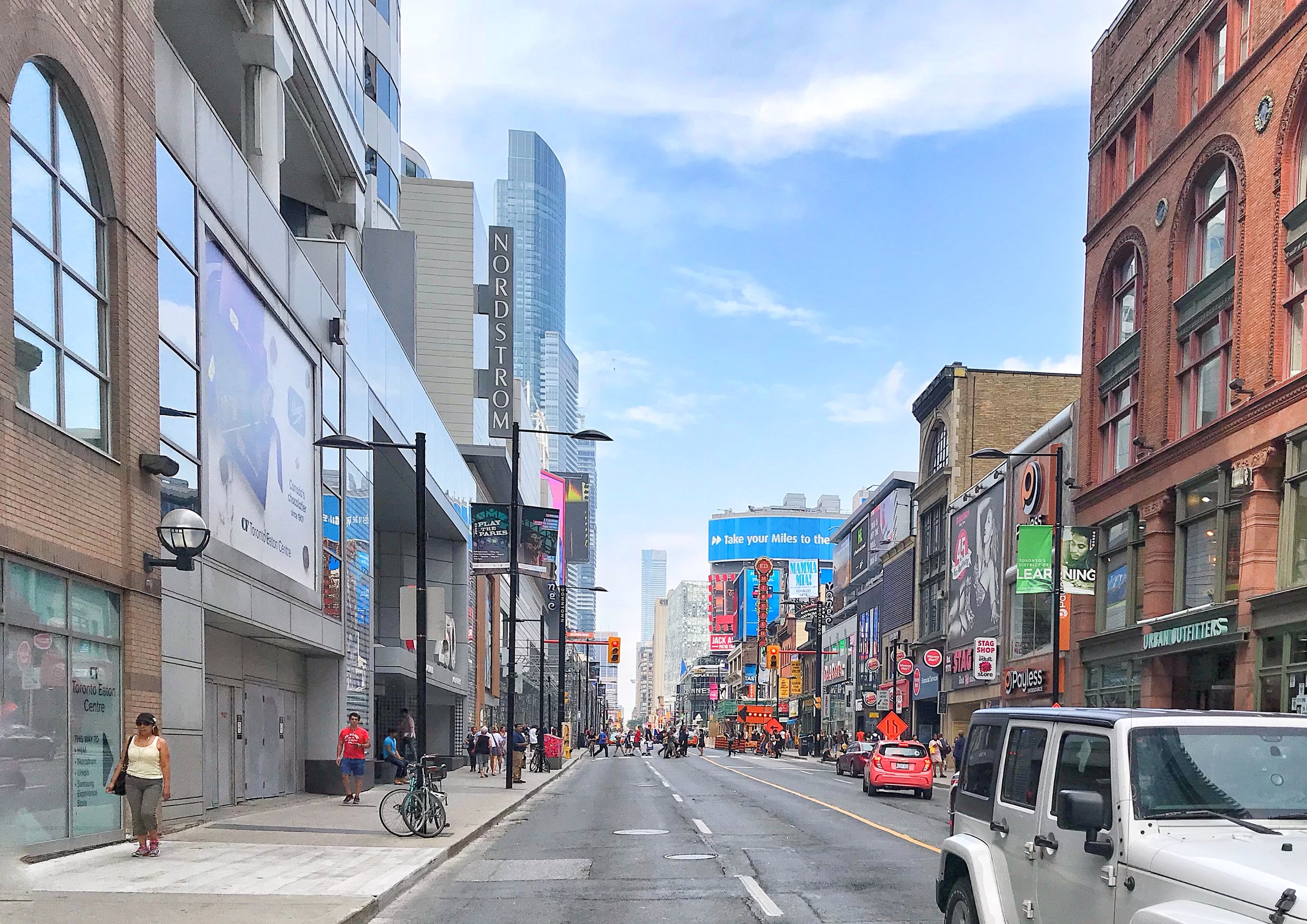 Viewsqueentowardsdundas.jpg