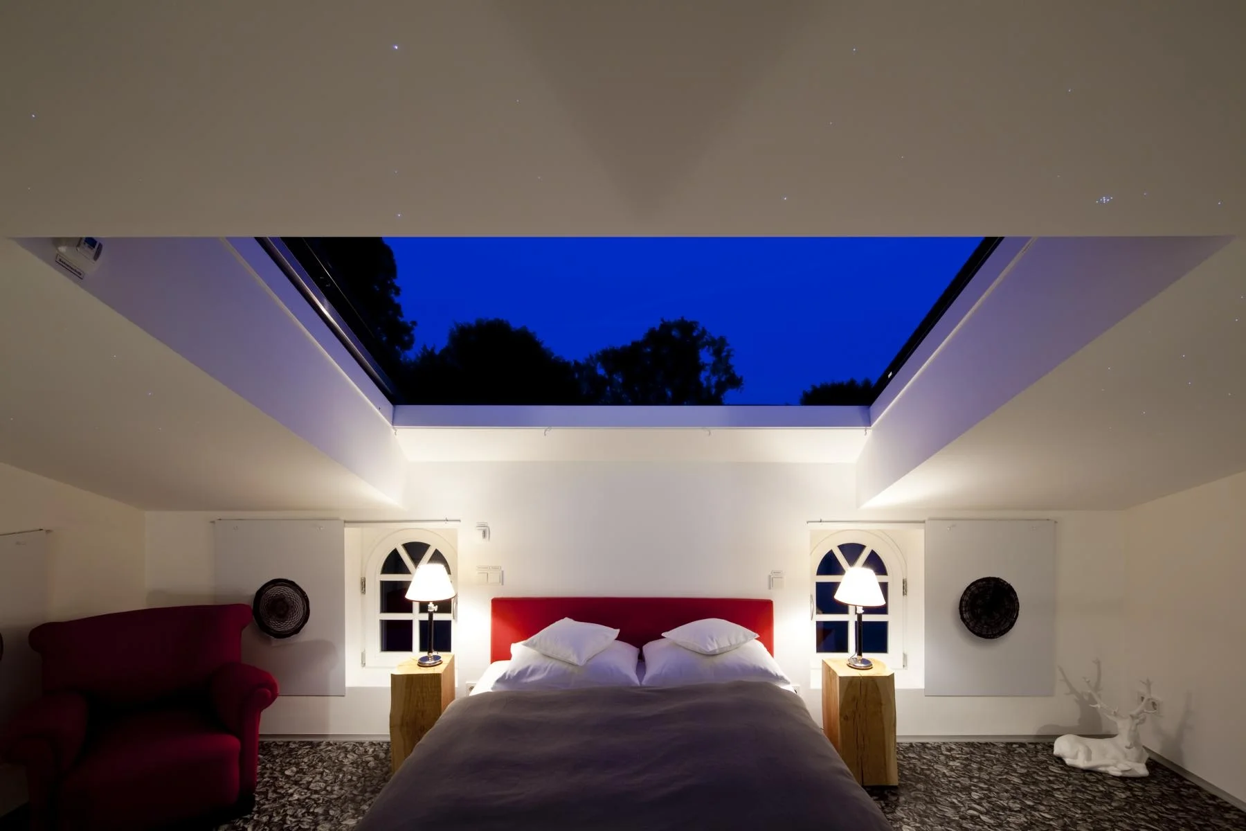 Niederrhein: Ein Bett unter dem Sternenhimmel