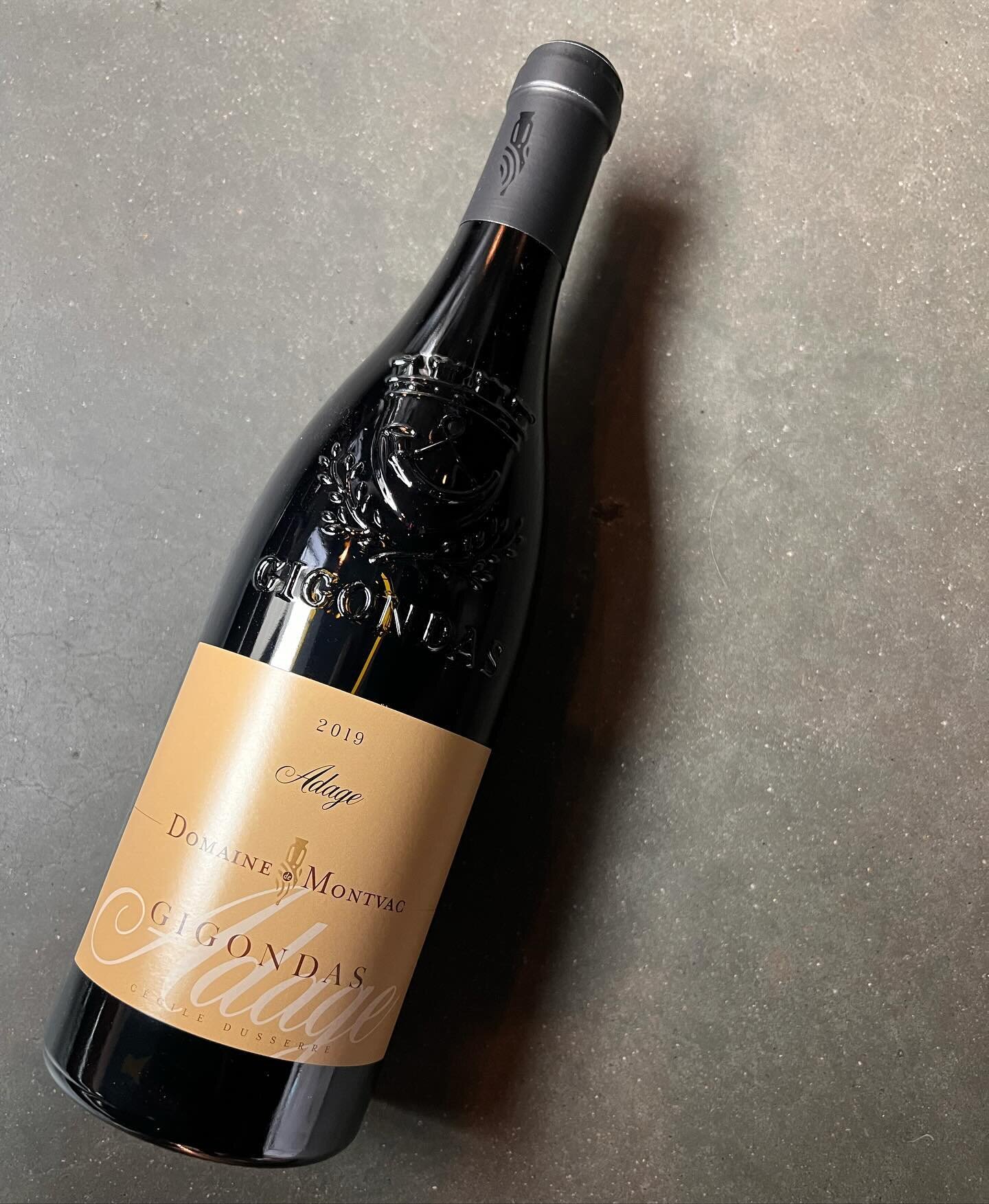 As we start to close out #womenshistorymonth we can't help but introduce you to this beautiful blend of Grenache, Syrah &amp; Mourv&egrave;dre from the talented women behind @domainedemontvac 👯&zwj;♀️👯&zwj;♀️

Bold earth tones flood your palate wit