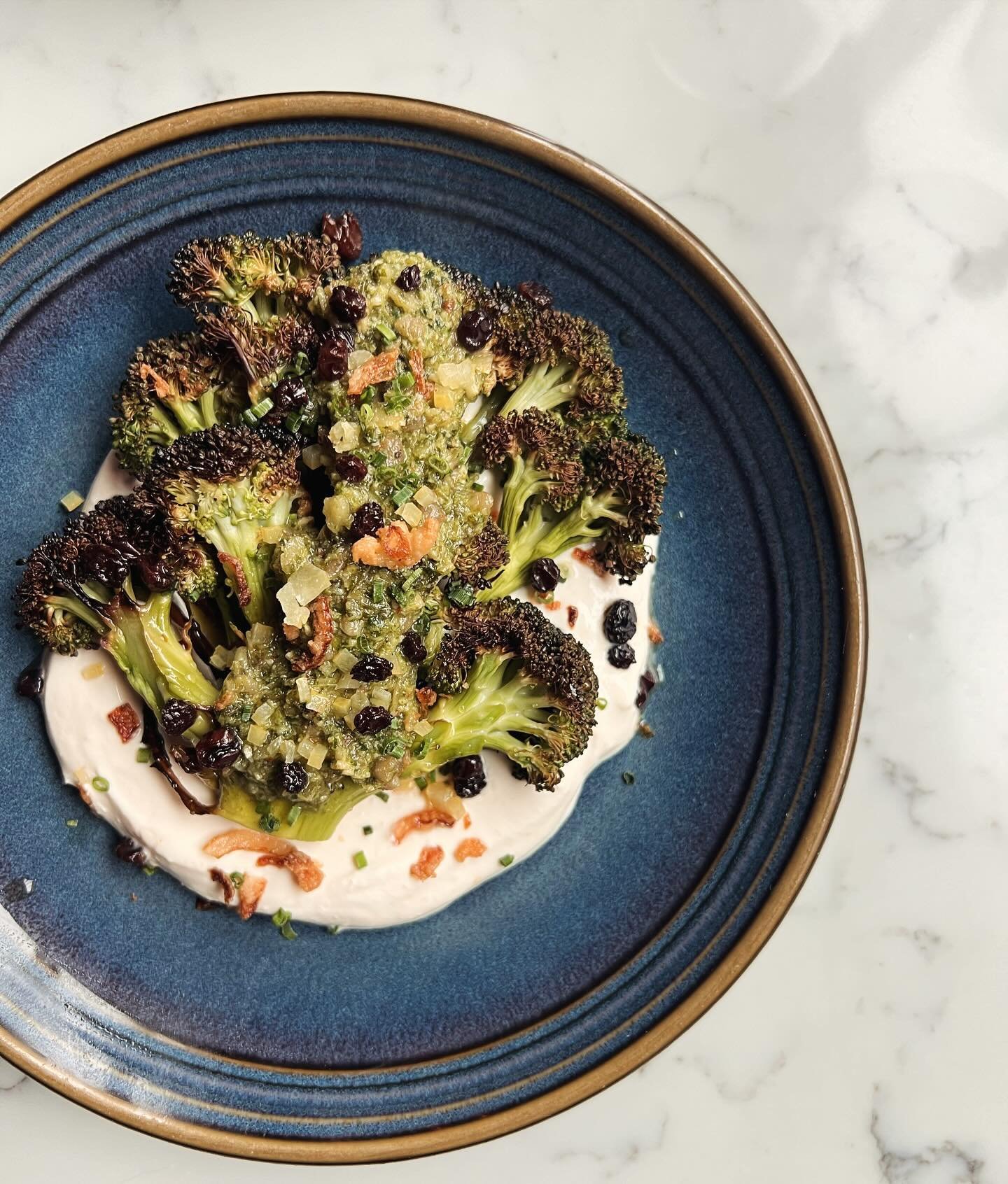 Roasted broccoli with miso cream, sunflower seed pesto, pickled currants &amp; crispy spring onions

We couldn't love this dish anymore honestly....
Nice work chef!!!! 

#broccoligoalz #eatyourgreens #bostonfoodies #thisishowweroll #nath&aacute;liewi