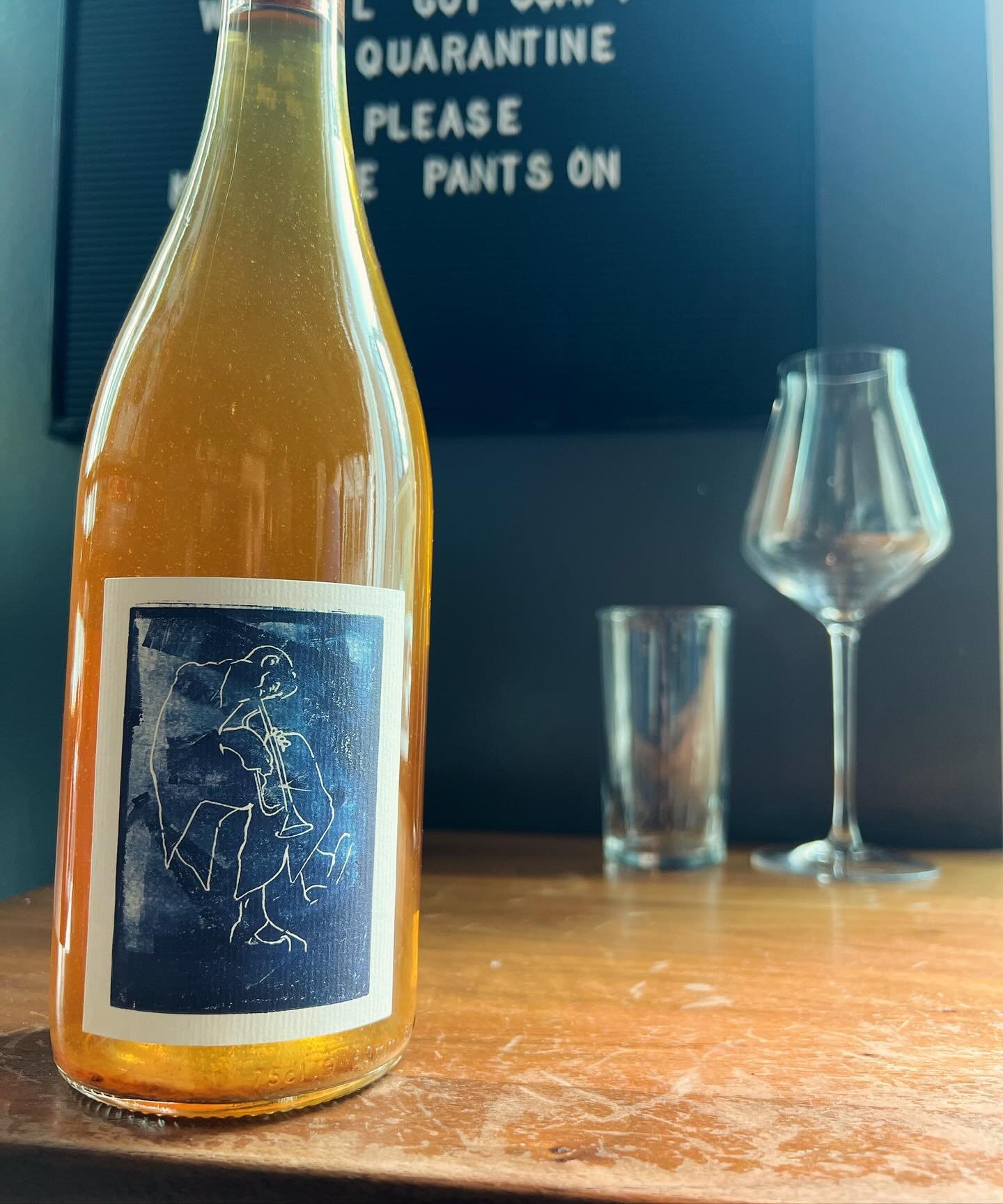 Gew&uuml;rztraminer shines in all of its aromatic  glory with this killer vino from NY winemakers @barbichettewines  Come snag a glass and sink away as if nothing else in the world really matters......🫠🫠🫠🫠🫠🫠🫠🫠

#vinoweknow #chettebaker #barbi