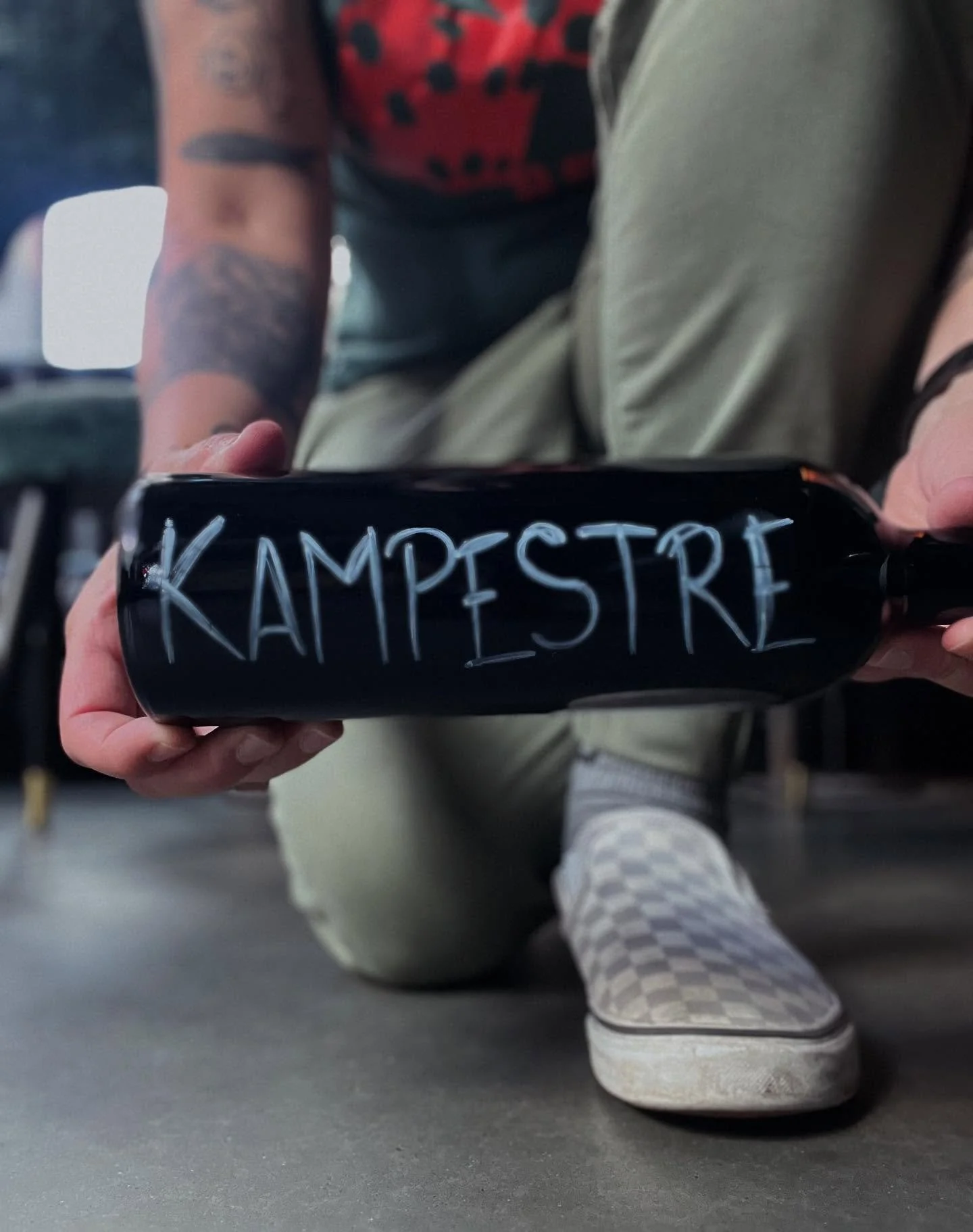 Just a little Sangiovese from this lovely little family in Tuscany - @castellolaleccia - We're ready for you to #kampout ⬅️ see what we did there? 😁😉

Crunchy, punchy, dark chocolate vibz for all you lovely  humans to enjoy on this #fineasstuesday 