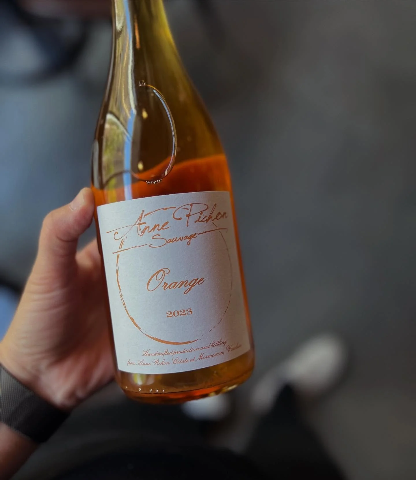 Just a gorgeous, little stunner from woman winemaker Anne Pichon to kickstart our #monthoforange #orangeoctober 🍊🟠🍷

A blend of Roussanne &amp; Sauvignon Blanc that has a beautifully textured palate; soft, lush &amp; extreme notes of baked peach &