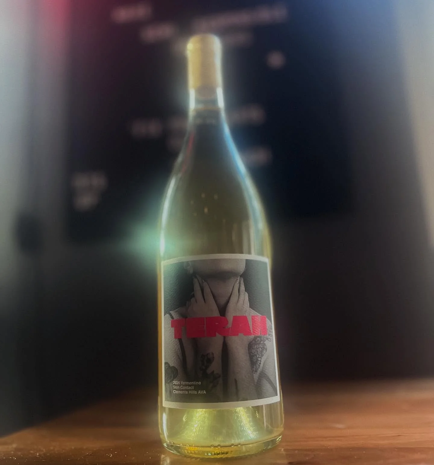 .
😅😅🔥🔥😅😅😘😍🤩
Hot damn @terahwinecompany - This label is making us blush &amp; this wine is sending us!! 👊🏼 

Skin contact Vermentino that has sizzling acidity &amp; racy-as-hell elegance. - It's the perfect midway point through our #orangeo