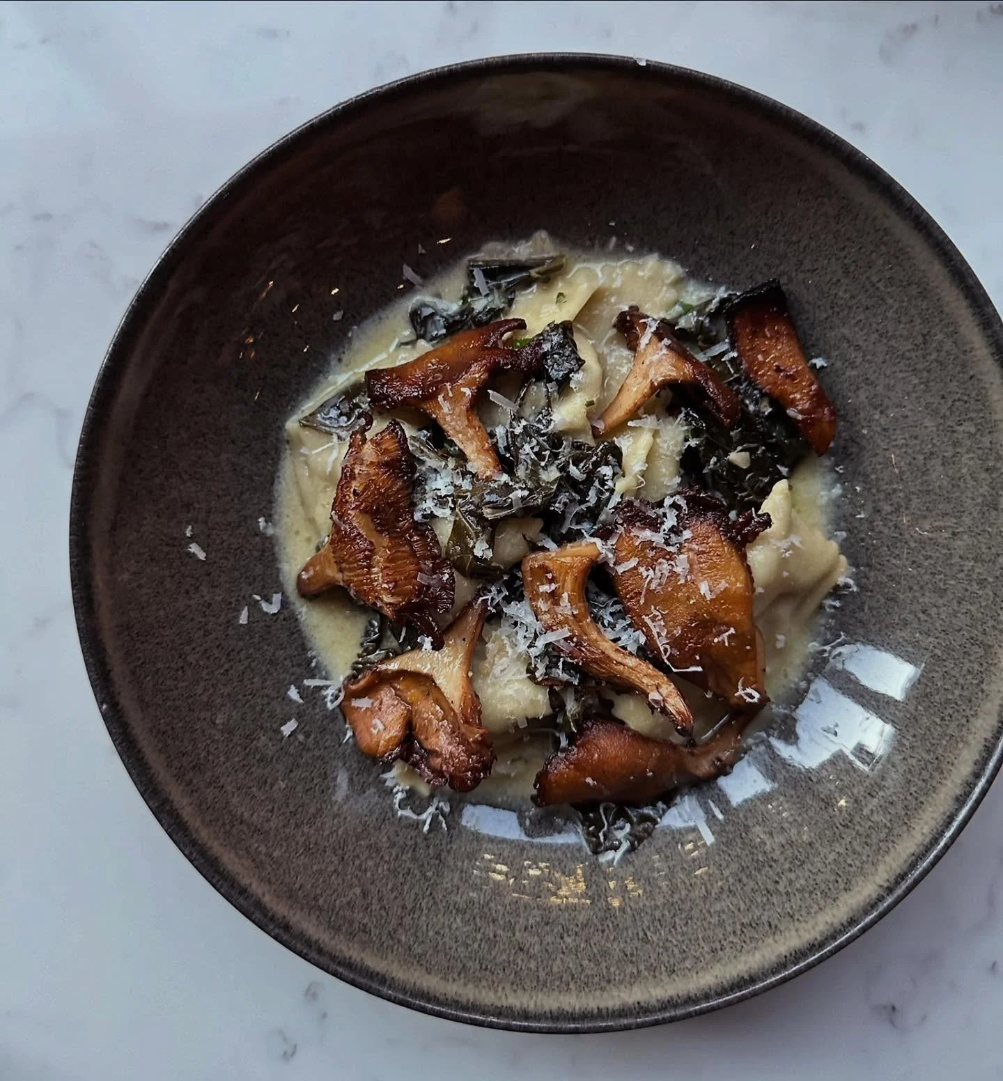 🚨 THIS IS YOUR NEXT FAVORITE DISH 🚨 

Black truffle agnolotti with ricotta, chanterelle mushrooms &amp; creamy kale sauce.  A Chef @plantainsupernova_ 10 out of 10 ⭐️ ⭐️ ⭐️ 

#fenwayfinds #fenwayeats #bostoneats #cheflife #winebarvibz #thisishowwed