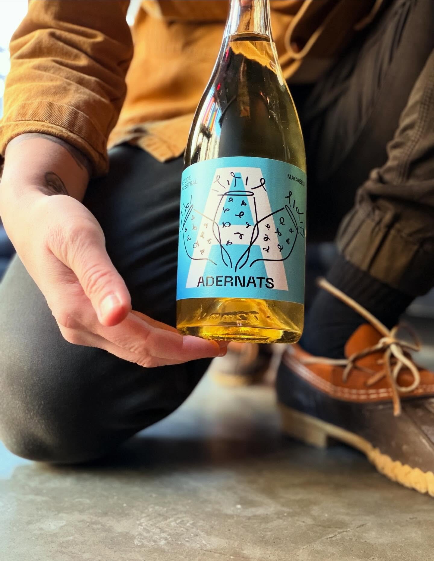 Ending the month with the same pop &amp; fizz that began this month 🥳 

Ancestral Method Pet-Nat from @vinicolanulles made with 100% Macabeu /. Bright, poppy, fine bubbles that will leave your tongue twisted &amp; wanting more. Snag it while you can
