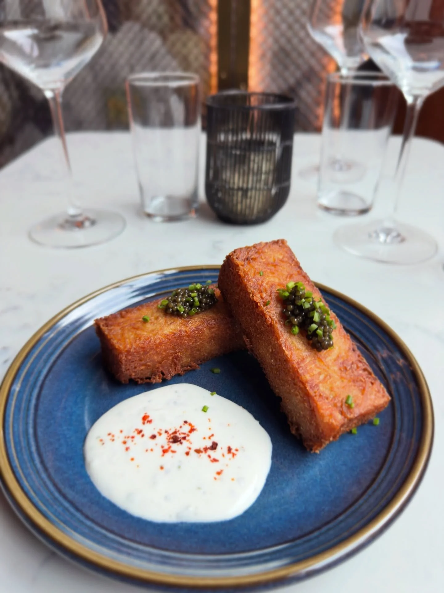 Boston, great news - Caviar Night at Nath&aacute;lie Wine Bar ✨

Next Wednesday, @eatroehouse is taking over @nathaliewinebar for a #MeetTheMaker night in Fenway &mdash; think caviar flights, specials, and zero pressure to &ldquo;know what you&rsquo;