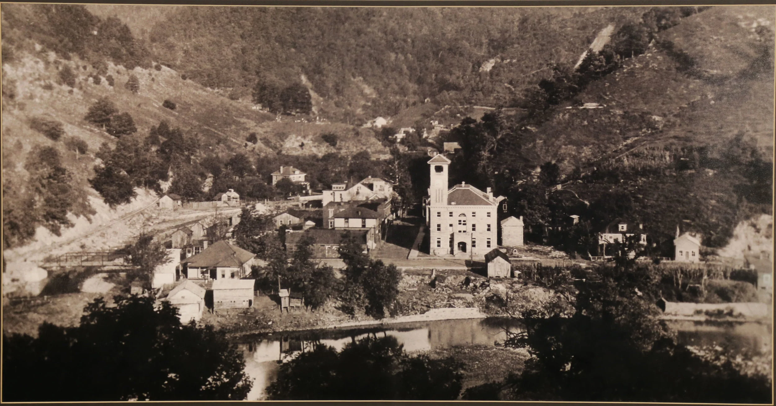 Grundy.1920.jpg