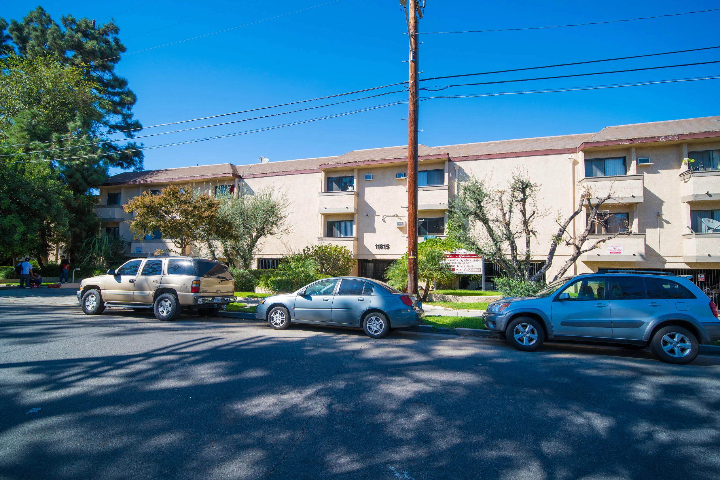 11815 Gilmore St. — Los Angeles Apartment Central