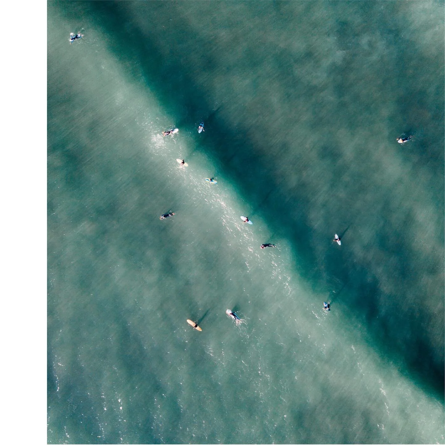 Riding to the rhythm #surferlife 
.
.
.
.
.
๐ธ @joaopedrodesign 
#creativebusinessowner #creativehappylife
#calledtocreate
#dreamersandoers
#createcultivate
#makersmovement
#creativemind
#inspofinds
#exploreobserveshare
#designinspo
#visualsoflife
#i