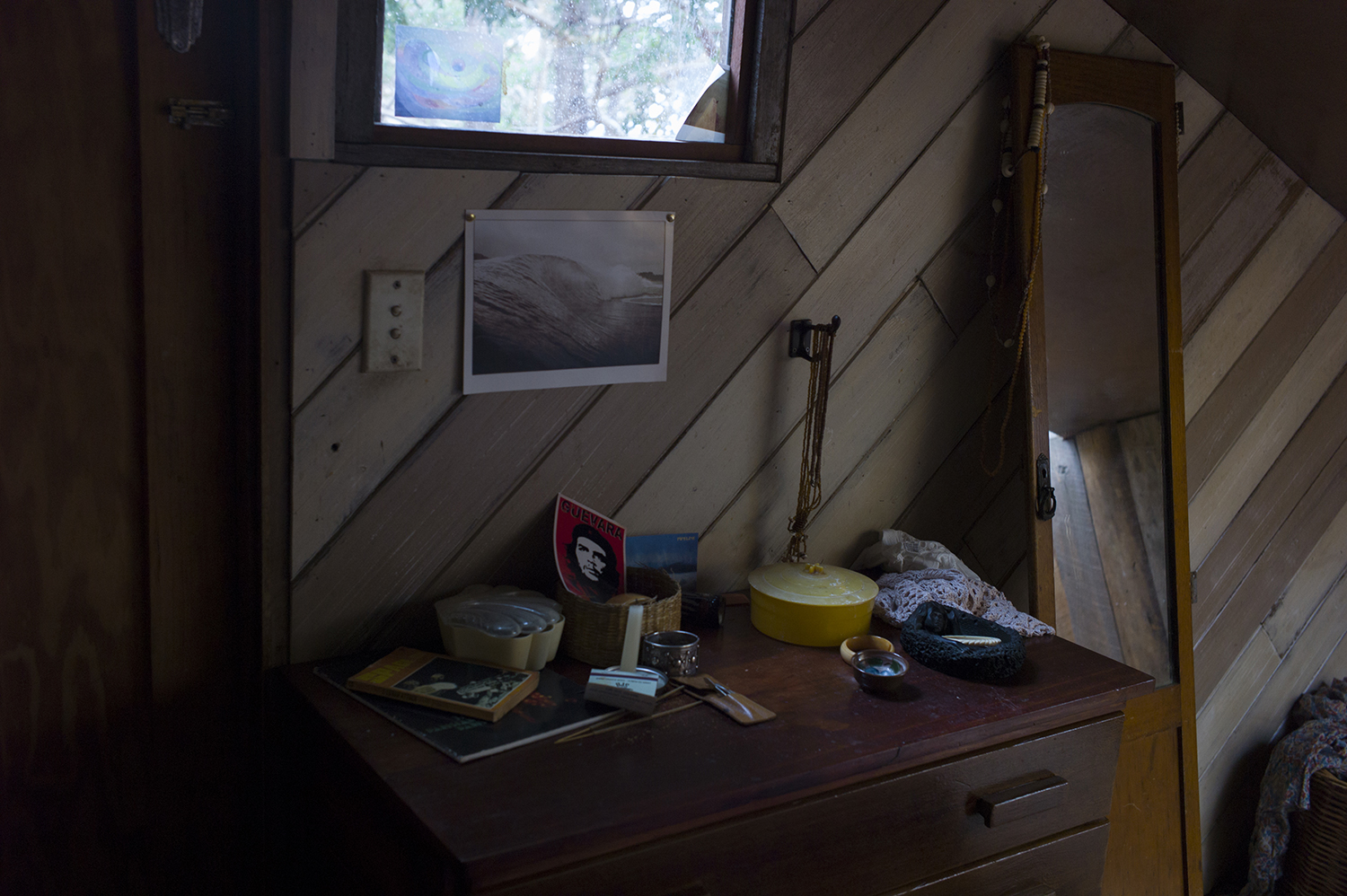 B_Sando'sDressingTable.jpg