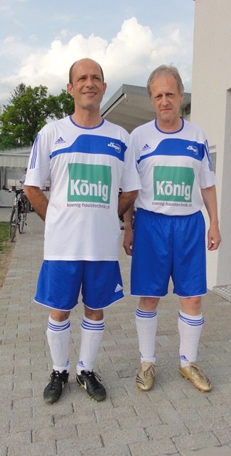 Stolz aufs neue Dress, Marc und Paul .JPG