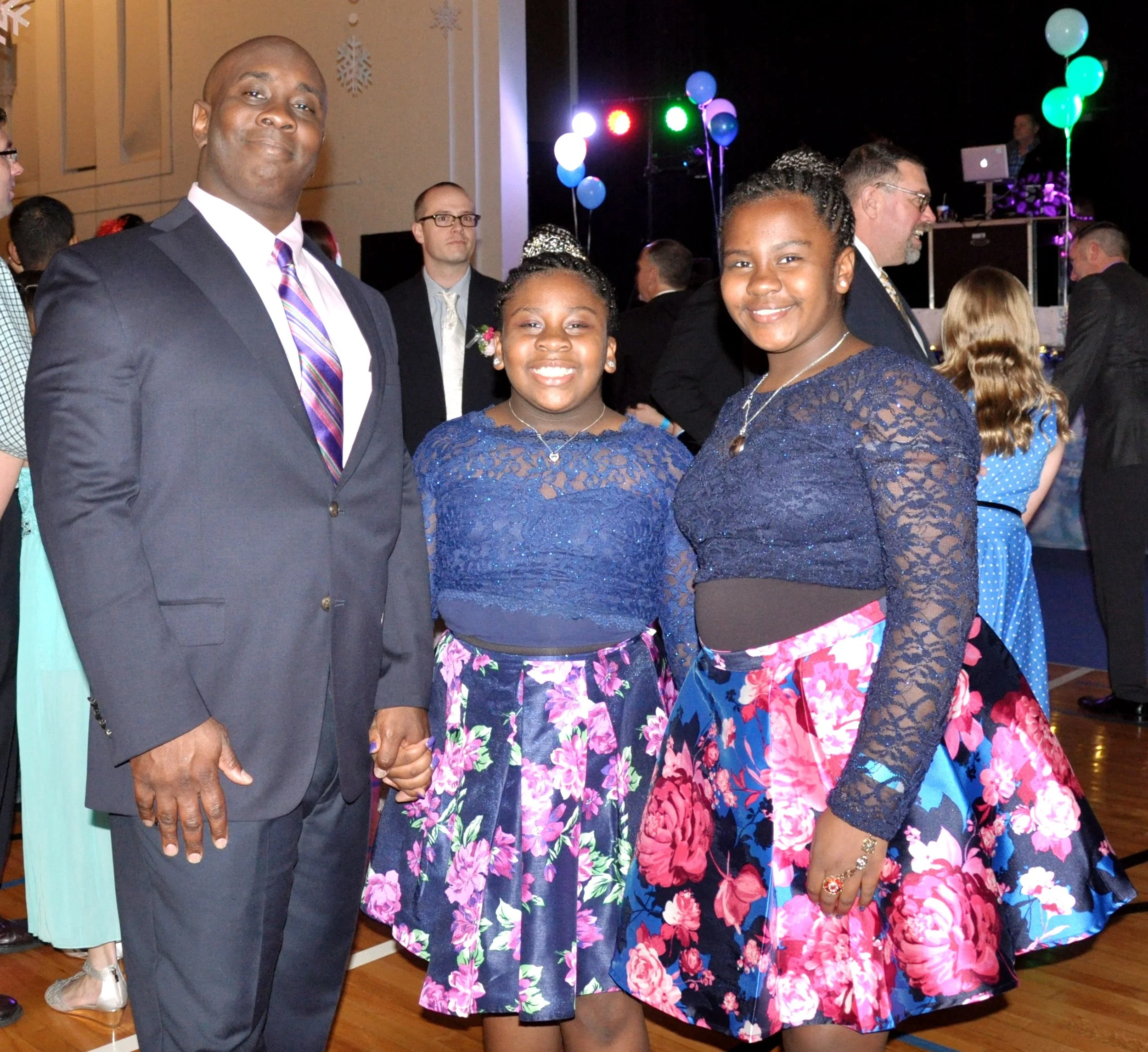 Harold Robinson arrives with his daughters, Hunter and Harleigh.