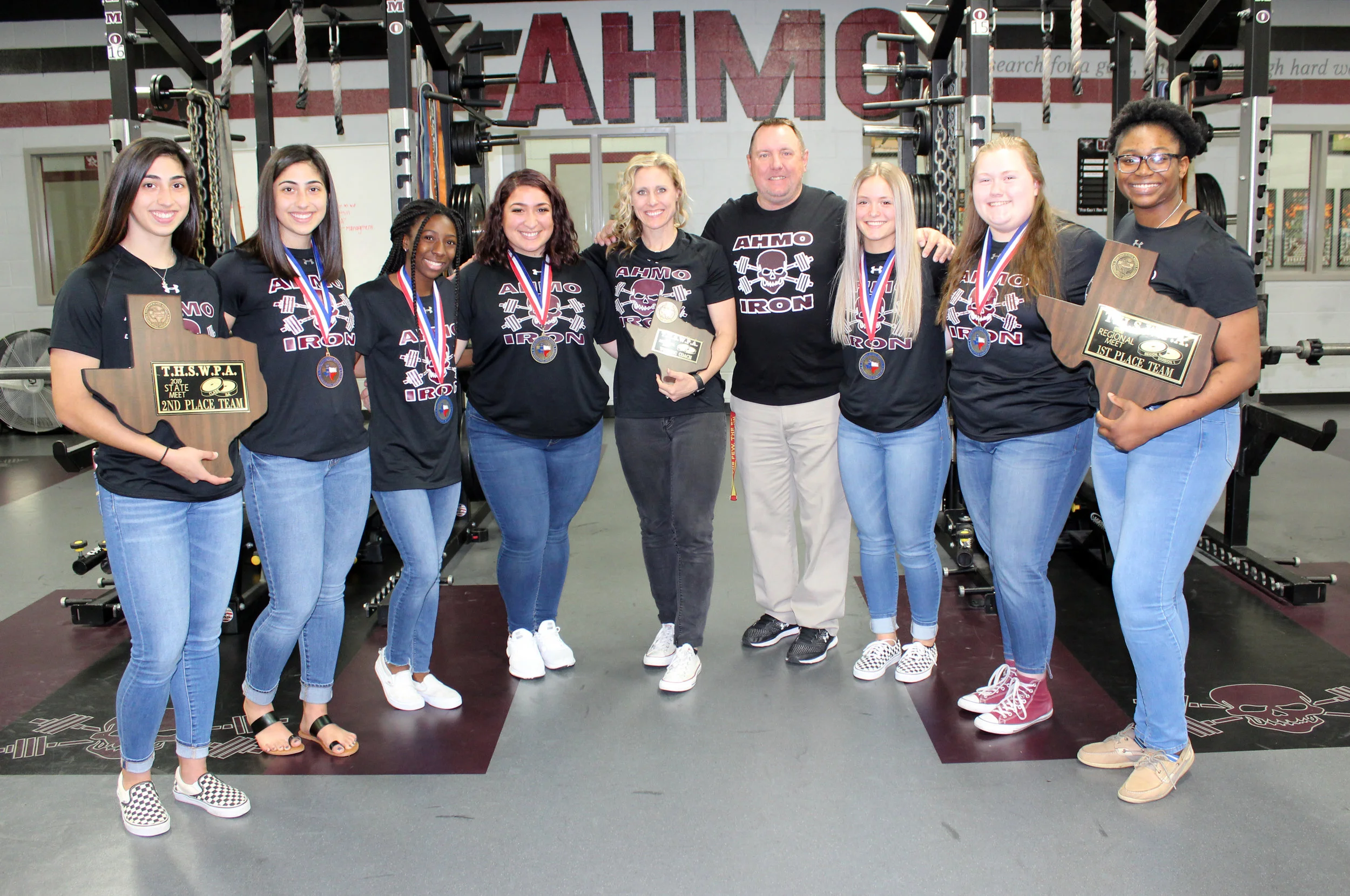 Alissa Saldivar (4th place), Hannah Saldivar (3rd place), Maya Higginbotham (2nd place), Hanna Beattie (1st place), Coach Katie Hathaway, Coach Jody Aldridge, Madalyn “MG” Whatley (1st place), Kristen Howard (2nd place) and Onize Musa (4th place).