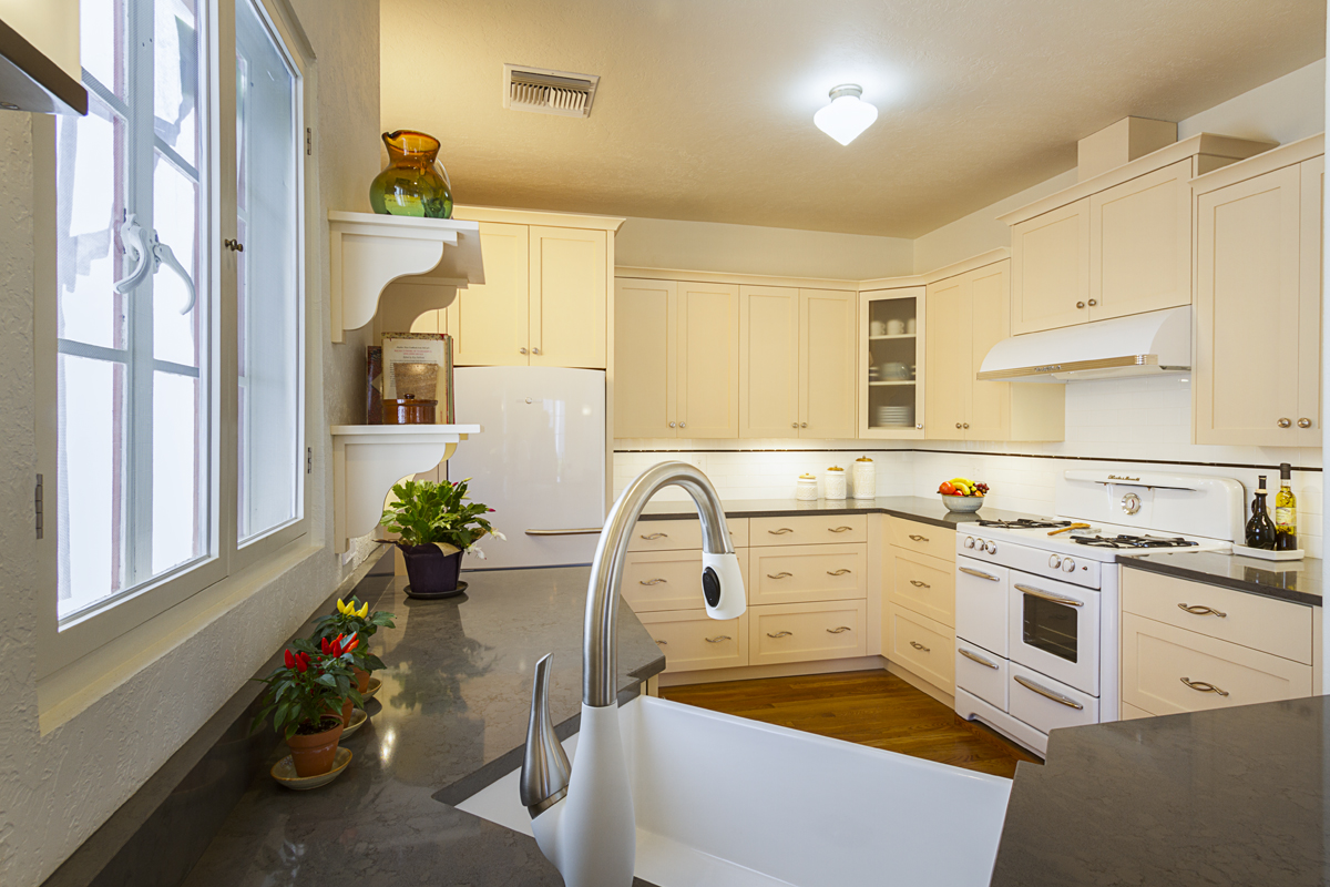 Kitchen 2.jpg