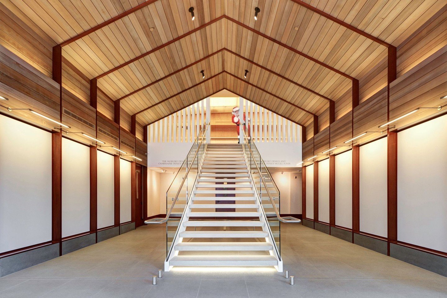 Did you know that Saint Nick is a Longhorn? We caught him dropping off gifts for tailgaters from 1 to 92 at the Texas Exes Alumni Center. HO-HO-HOOK 'EM! #MiroRiveraArchitects #happyholidays 📷 Paul Finkel