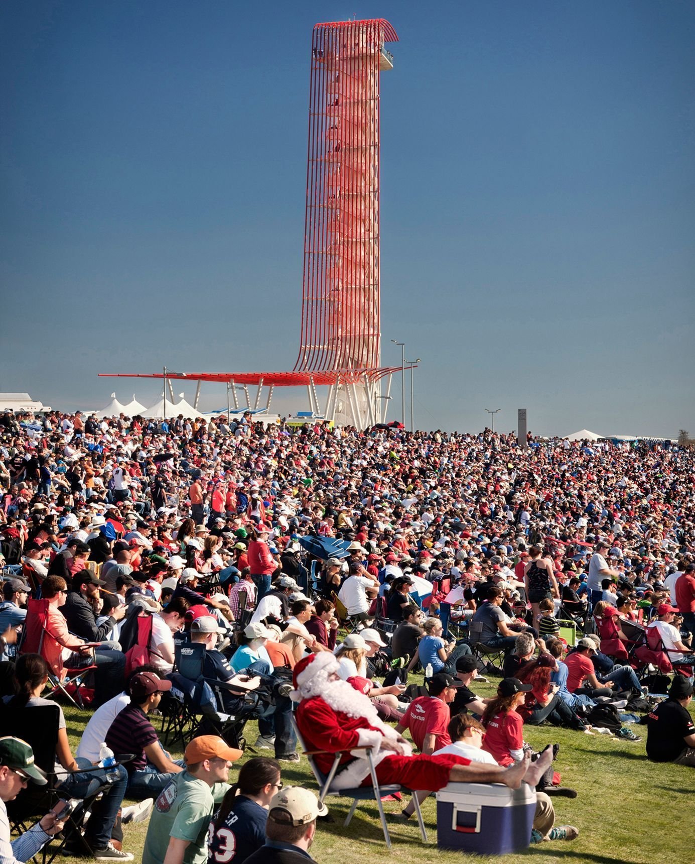 Sporty Santa is also an avid #Formula1 fan! He never misses a race&mdash;or the chance to catch some sun down south. #MiroRiveraArchitects #happyholidays 📷 Paul Finkel