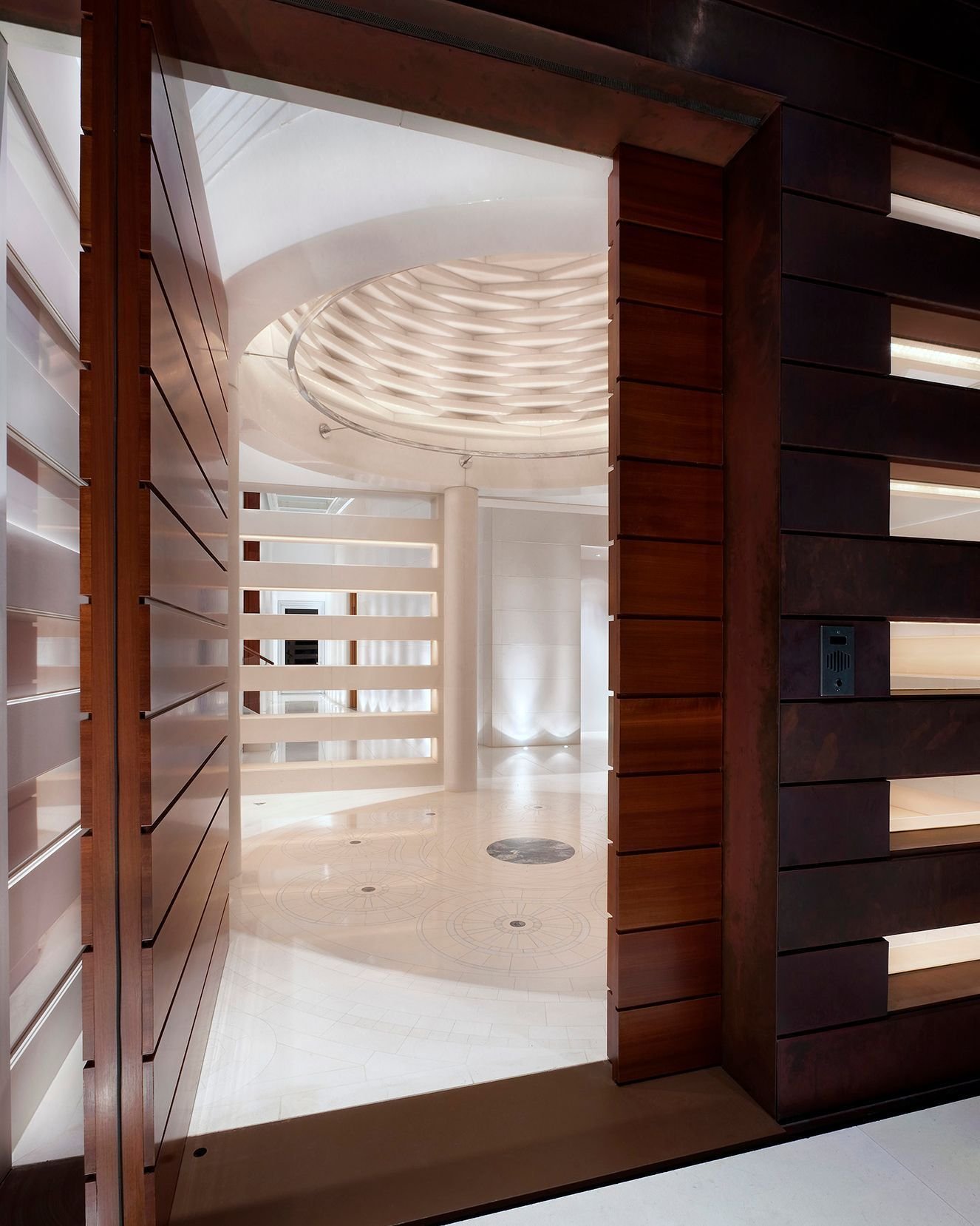 The entry hall celebrates the ritual of arriving and removing one&rsquo;s shoes beneath a freestanding baldacchino capped with a dome made up of solid, stacked marble slabs. #LakeshoreResidence #MiroRiveraArchitects #MRAProjectoftheWeek 🔨 Windham Bu