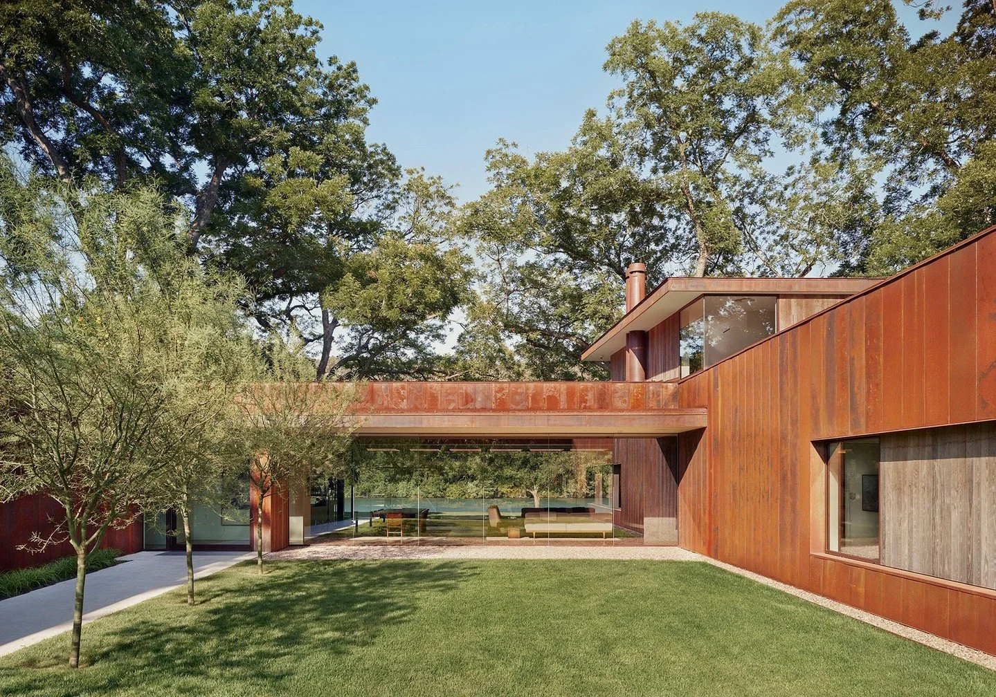 A recent @aiaaustin Design Award winner, the #RiverHillsResidence is comprised of two wings flanking a central courtyard and connected by a glass volume. Weathering steel is used in a variety of ways on the home&rsquo;s exterior&mdash;as cladding, ha