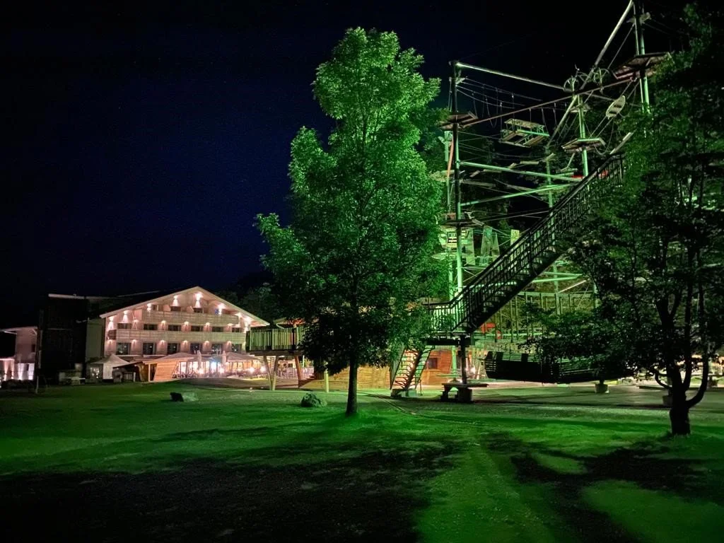 Aussenansicht_Abend (4).jpg