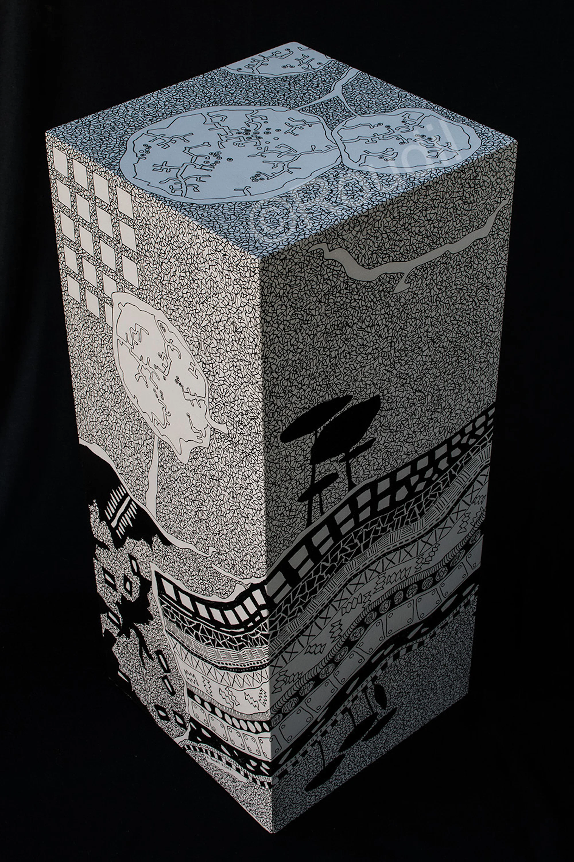 totem face 1 25X25X60cm Roudil pour envoyer-WM.jpg
