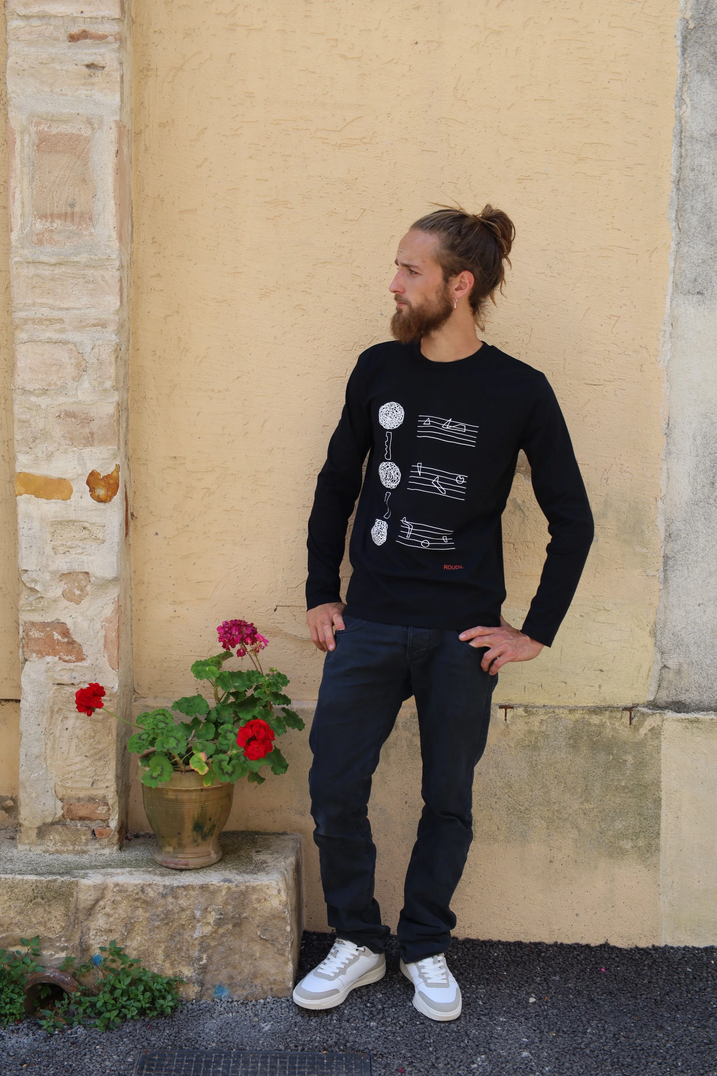 H 3 Portes Noir  Front 2.JPG