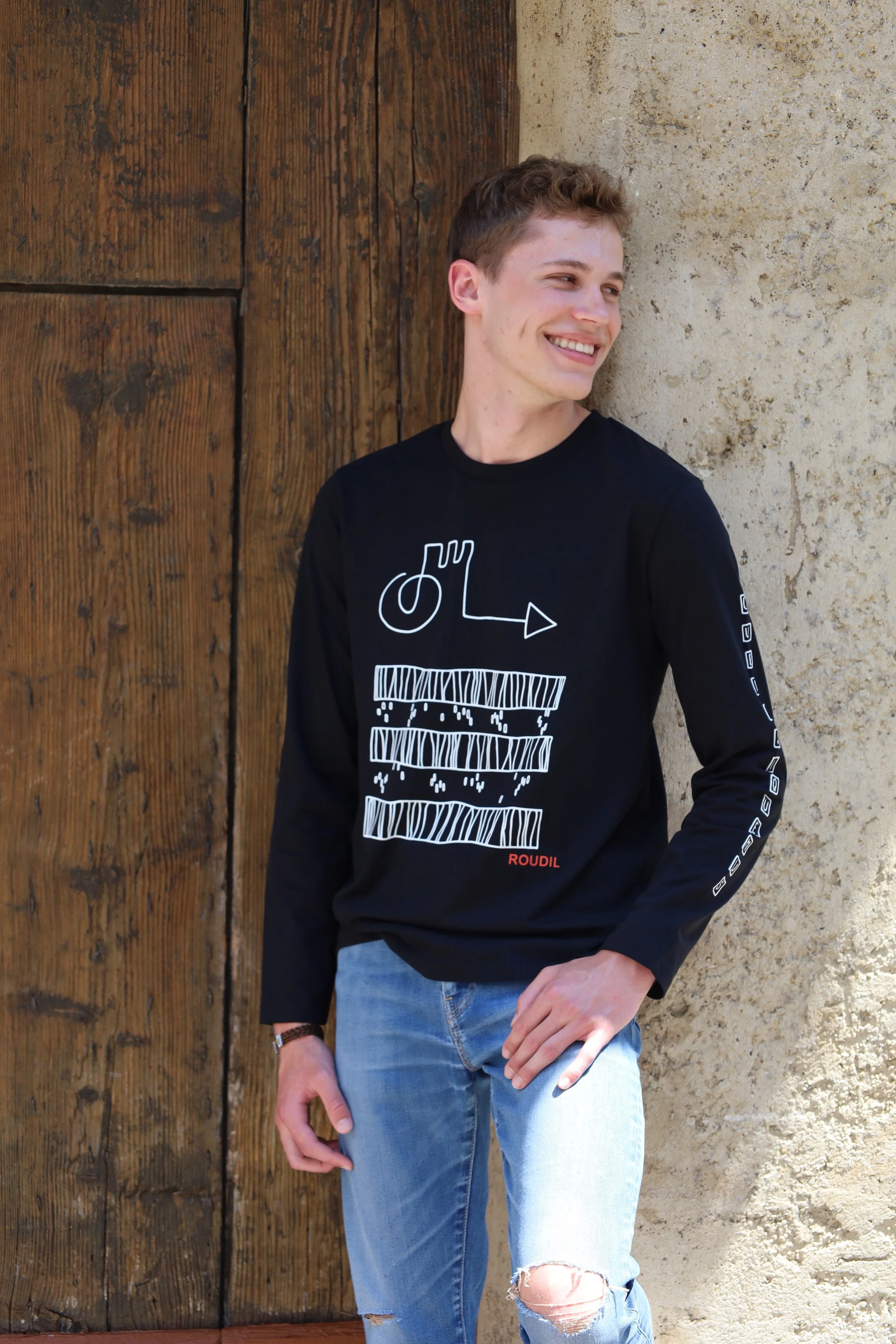 H Que Musique  LS Front On.JPG