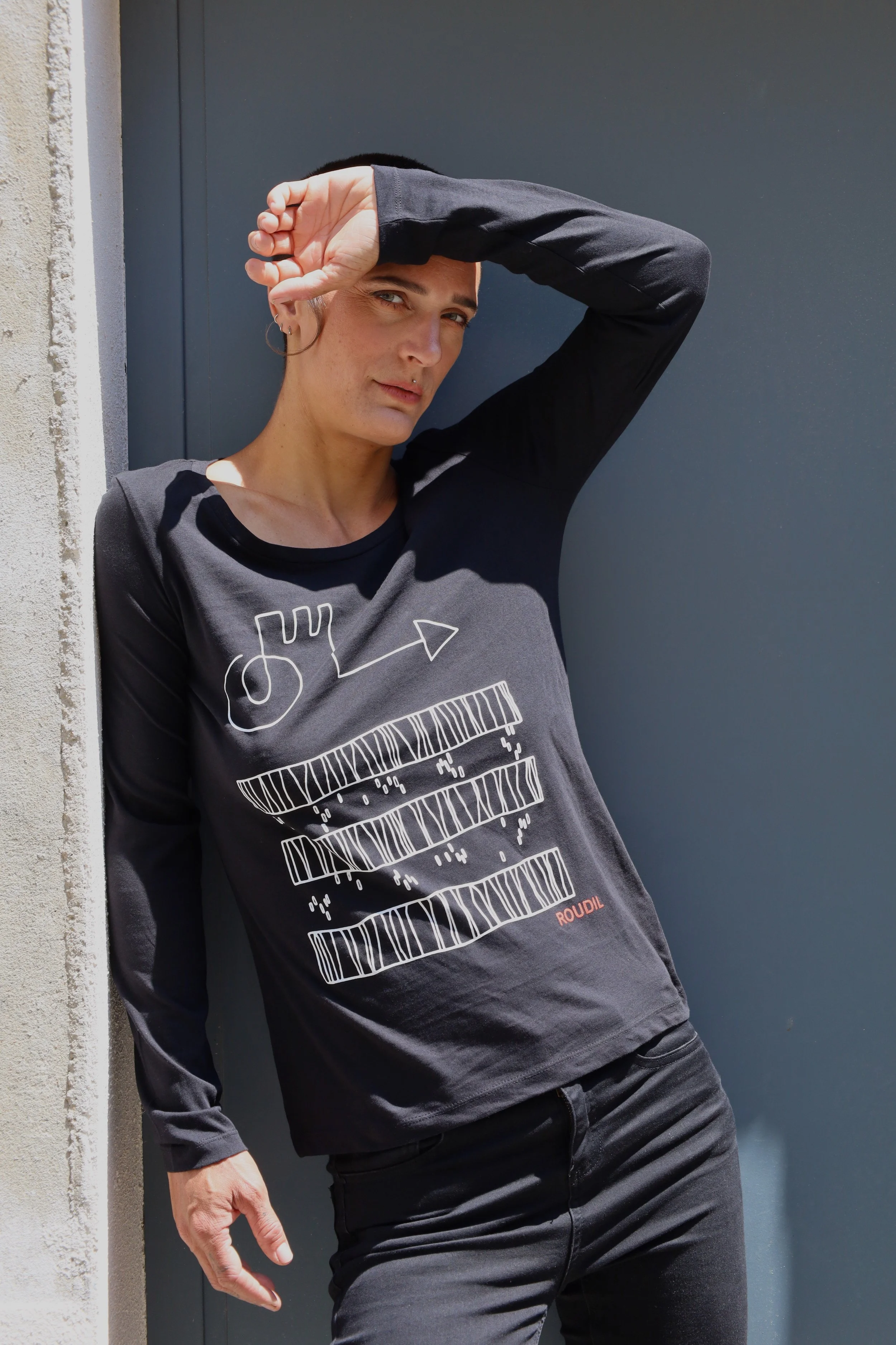 F Que Musique  LS On Front.JPG