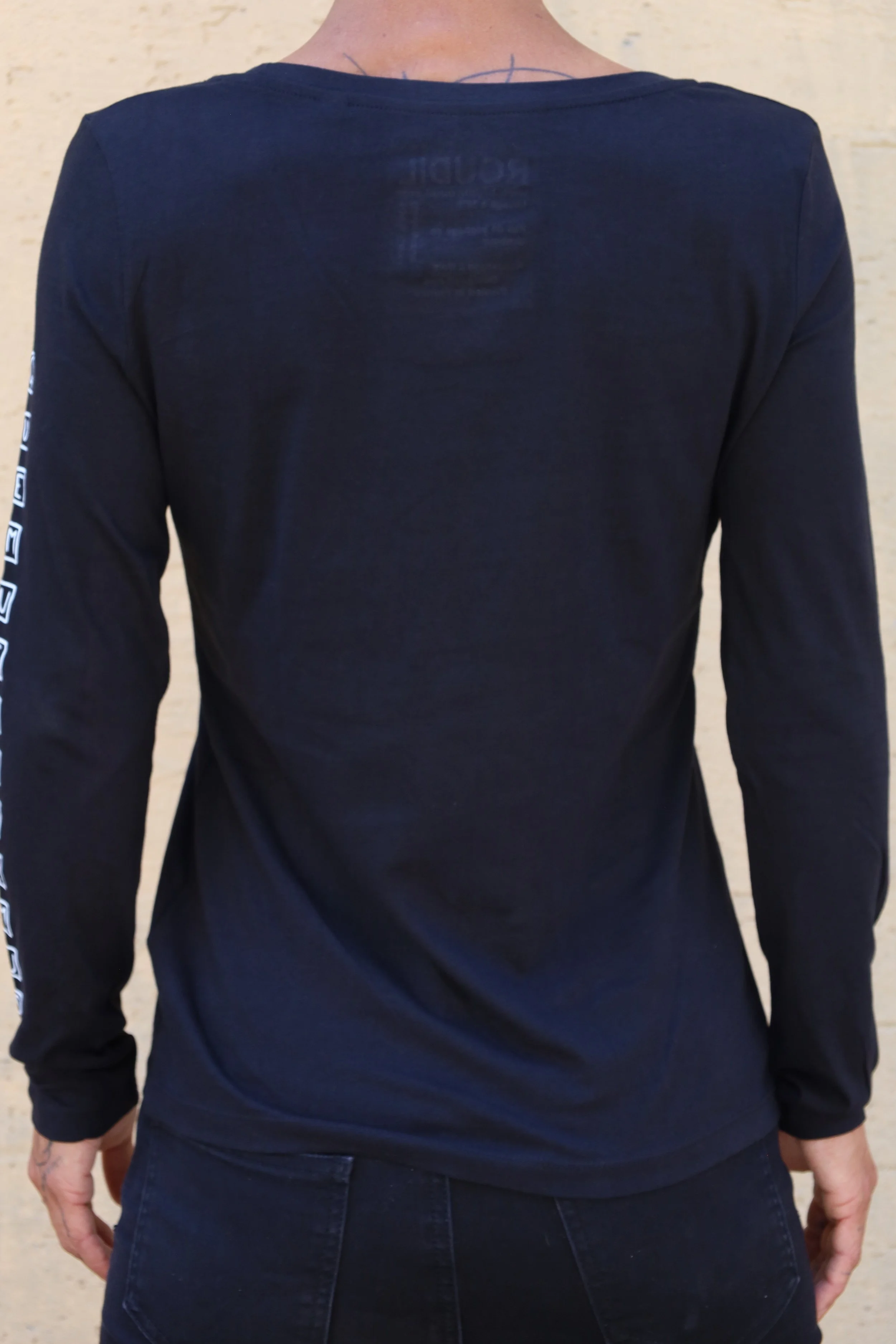 F Que Musique  LS Back.JPG