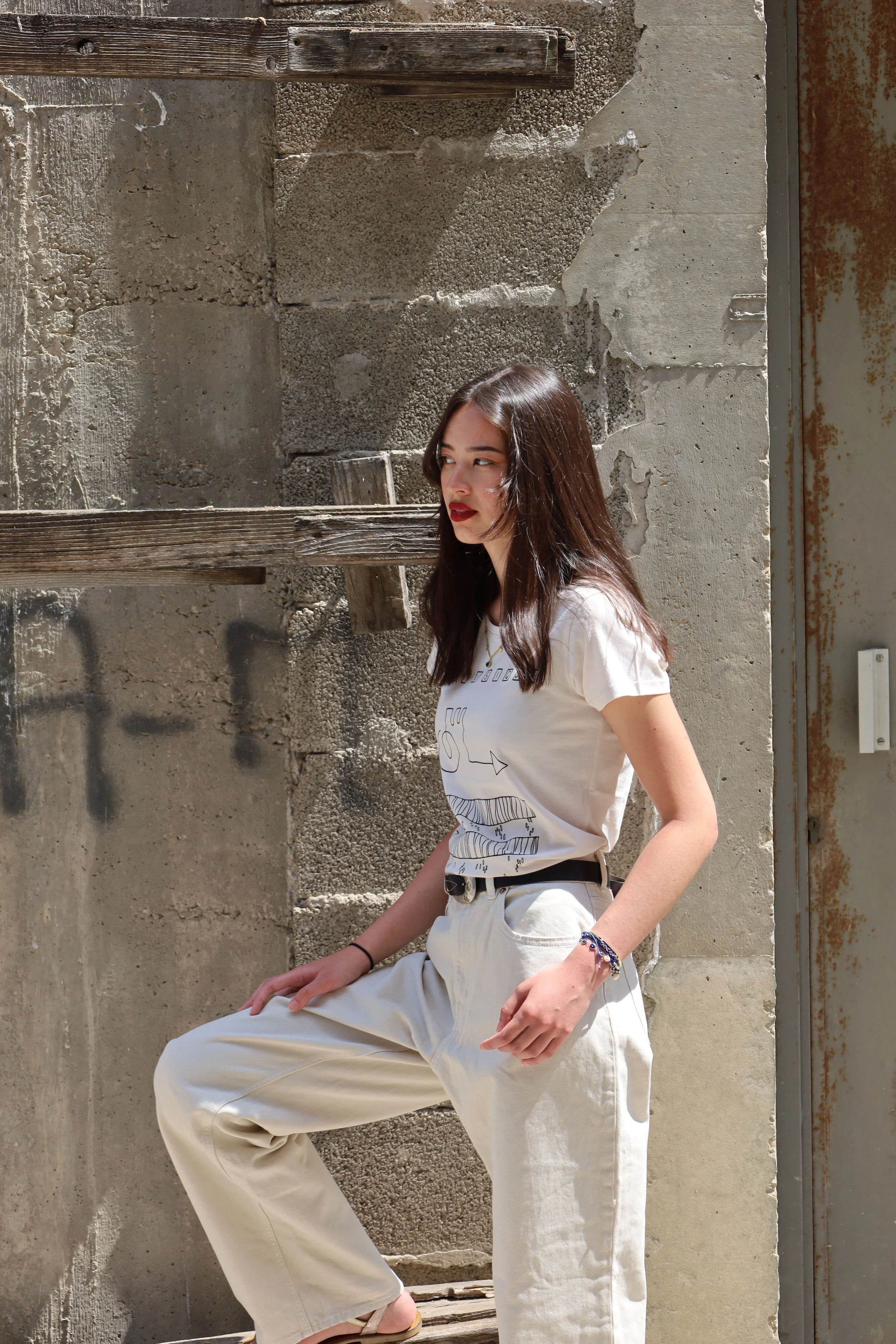 Femme Que Musique Side On.JPG