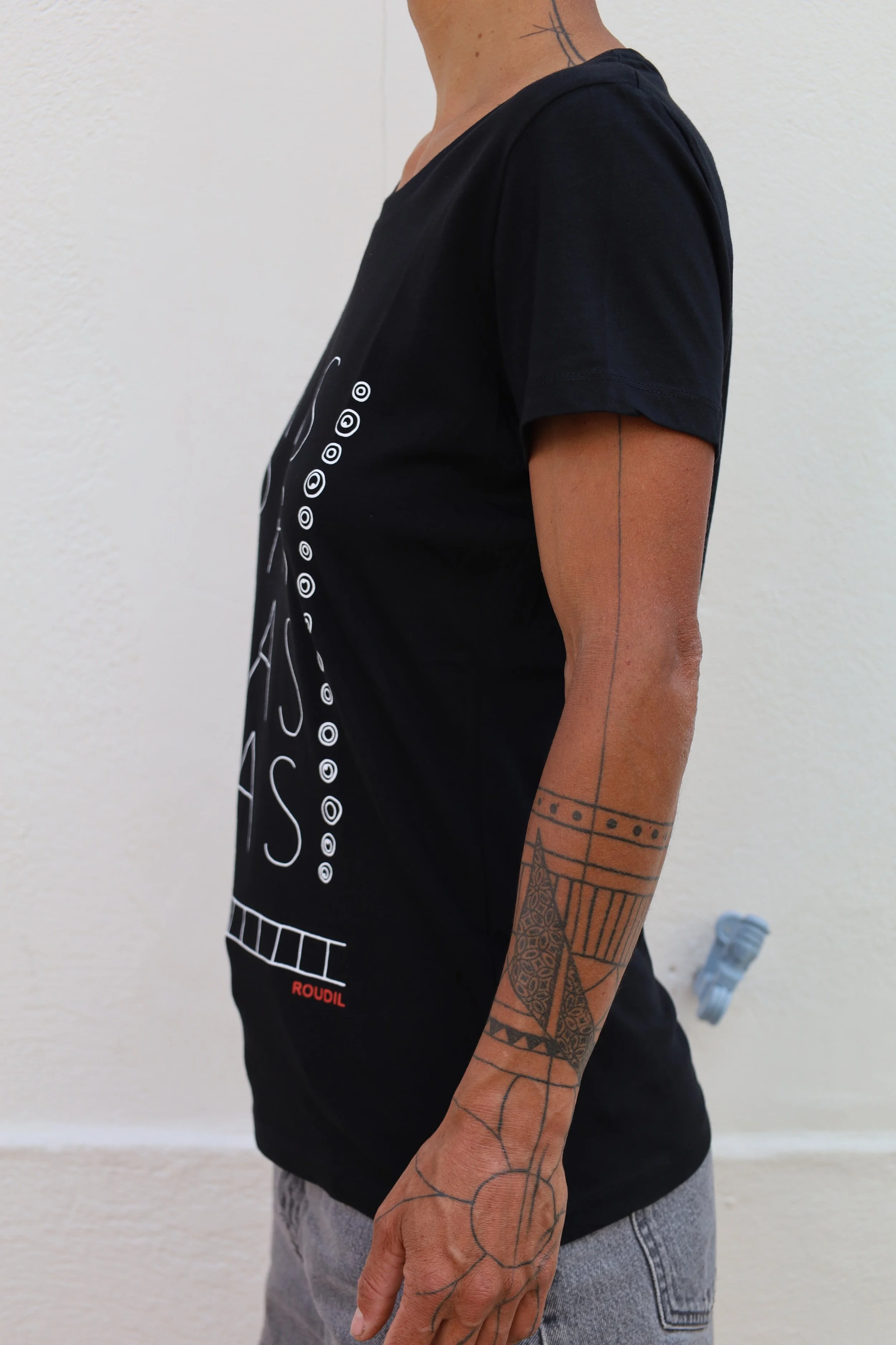 Femme Ras Side On.JPG