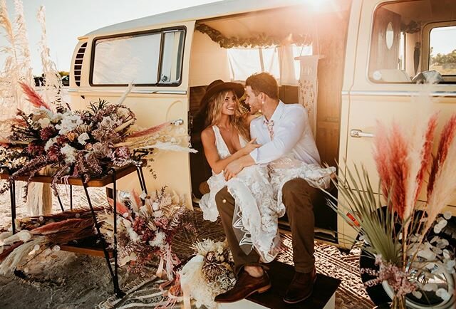 Let your light shine! ☀️💛 How cute are these VW bus wedding invitations by @christinatiffanydesignco?!
.

Photography: @brittandbeanphotography 
Wedding Stationery: @christinatiffanydesignco 
HMUA: @justbeautyhmua 
Florals: @jasonscreationsdesignstu