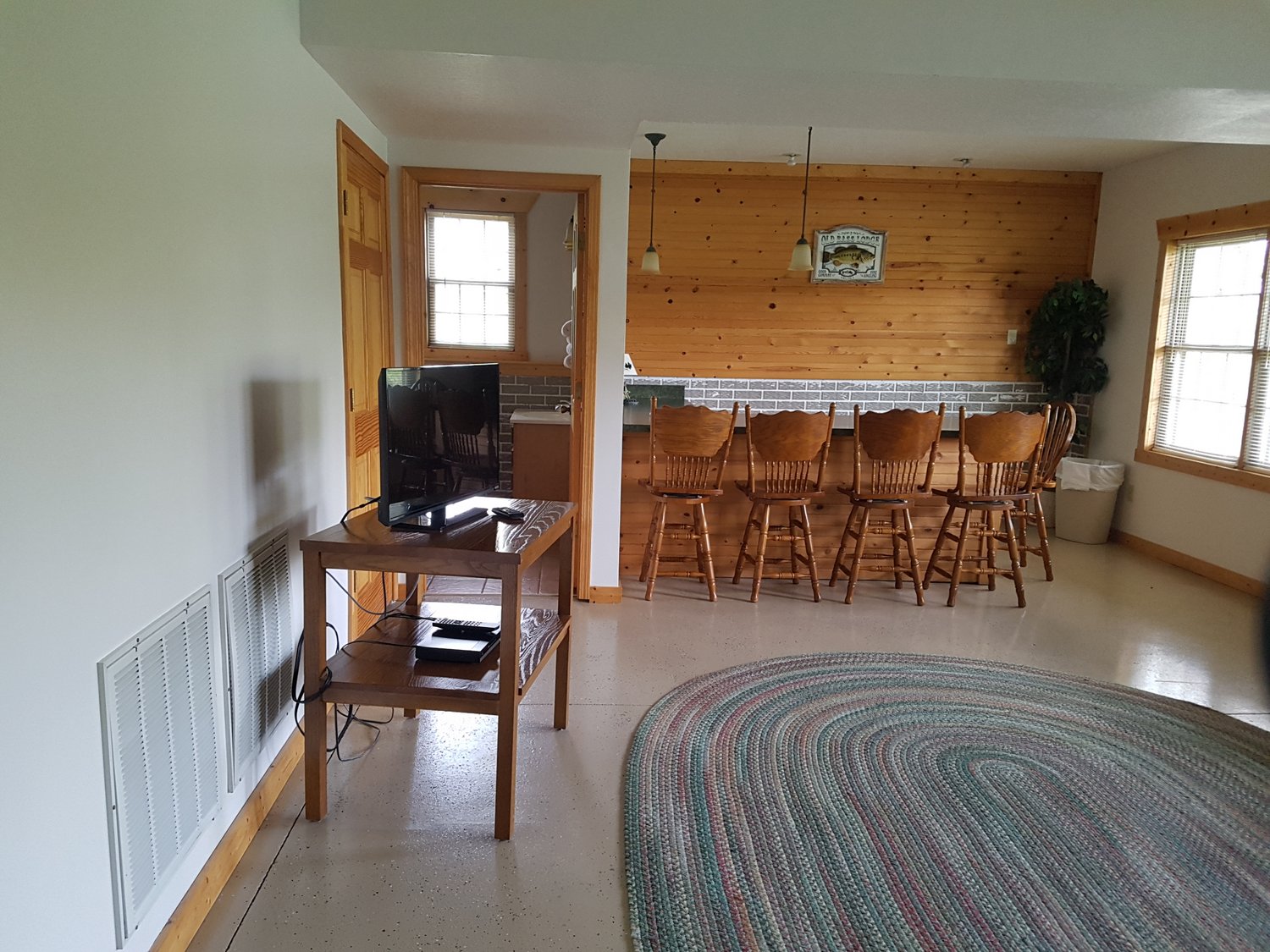 Bar and living room