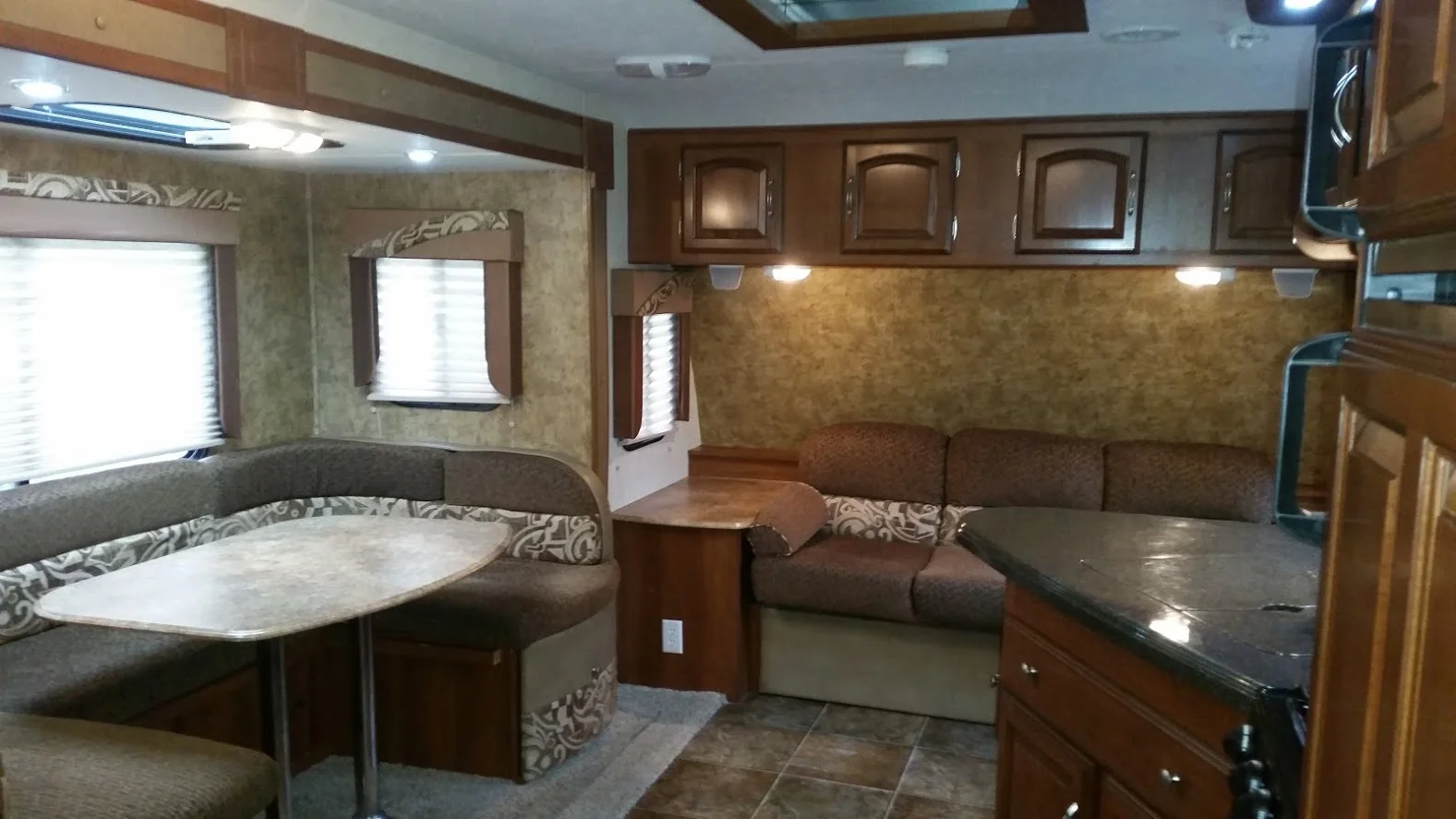 2013 Coachmen Freedom - Inside#2.jpg